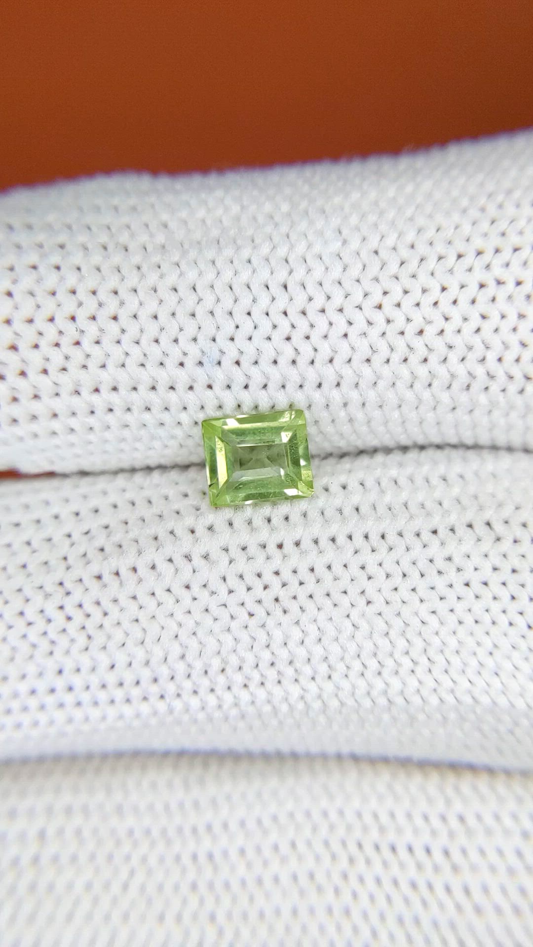 0.70 Ct. Green (Lime Green) Peridot from Ceylon (Sri Lanka) Size Video