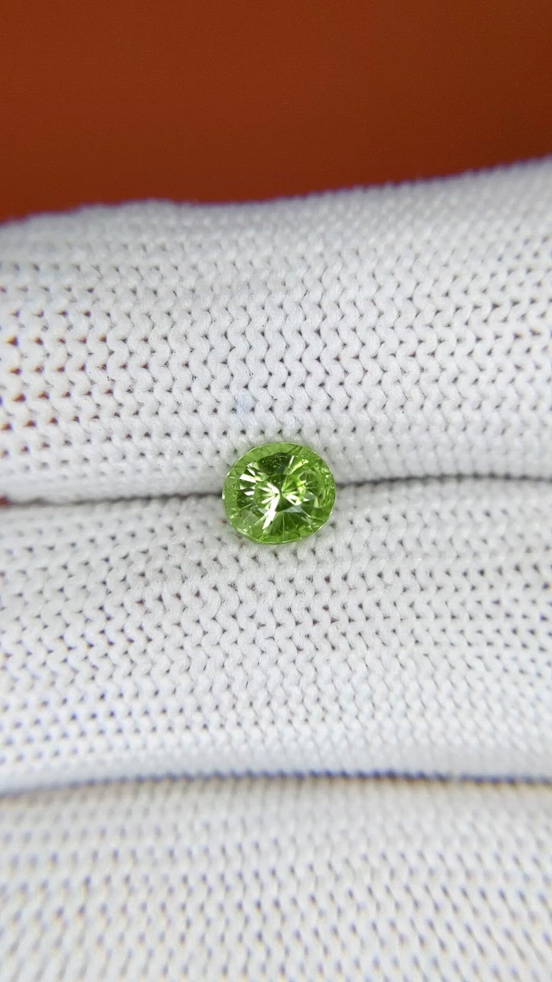 0.92 Ct. Green (Lime Green) Peridot from Ceylon (Sri Lanka) Size Video