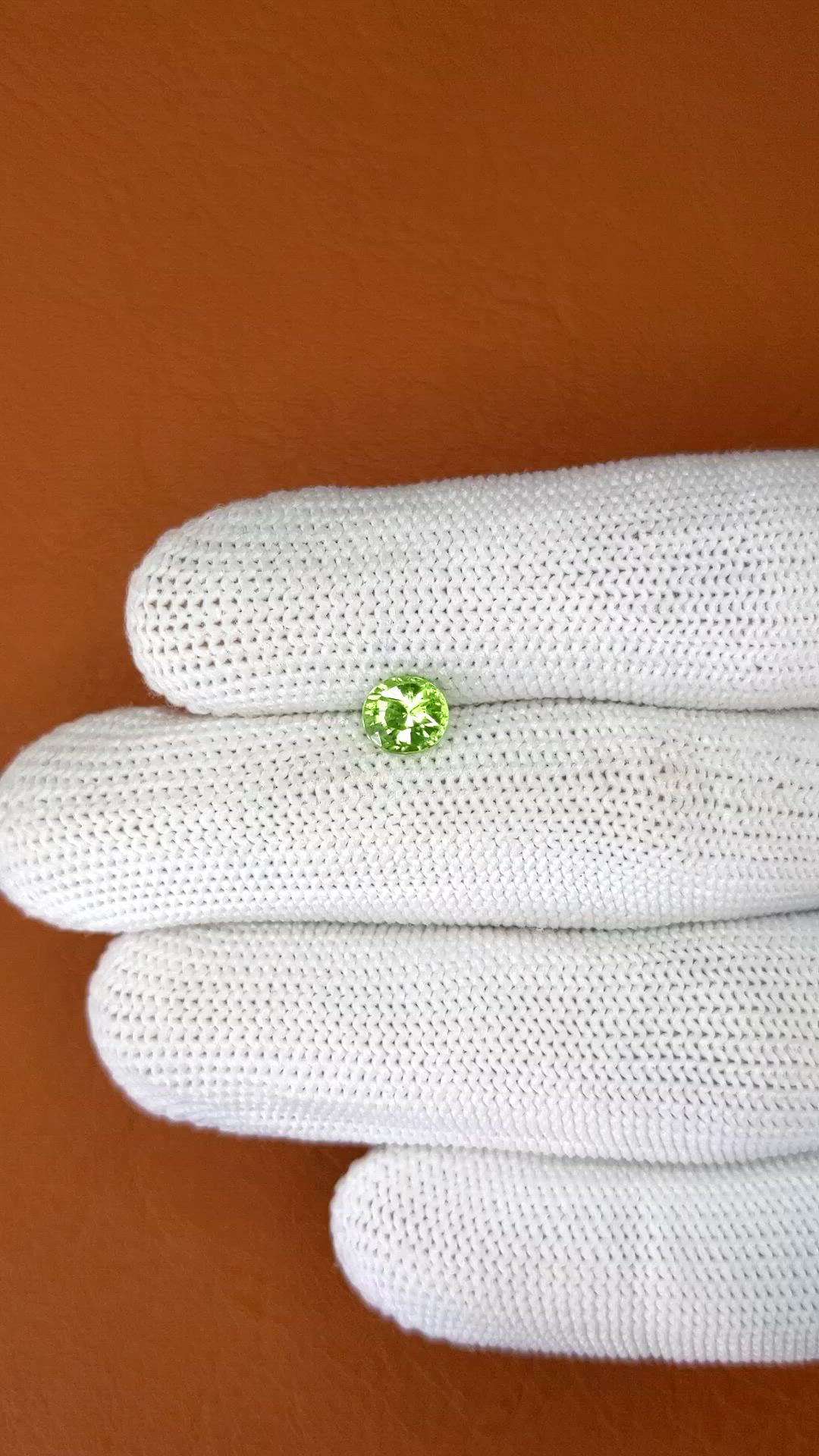 0.92 Ct. Green (Lime Green) Peridot from Ceylon (Sri Lanka) Size Video