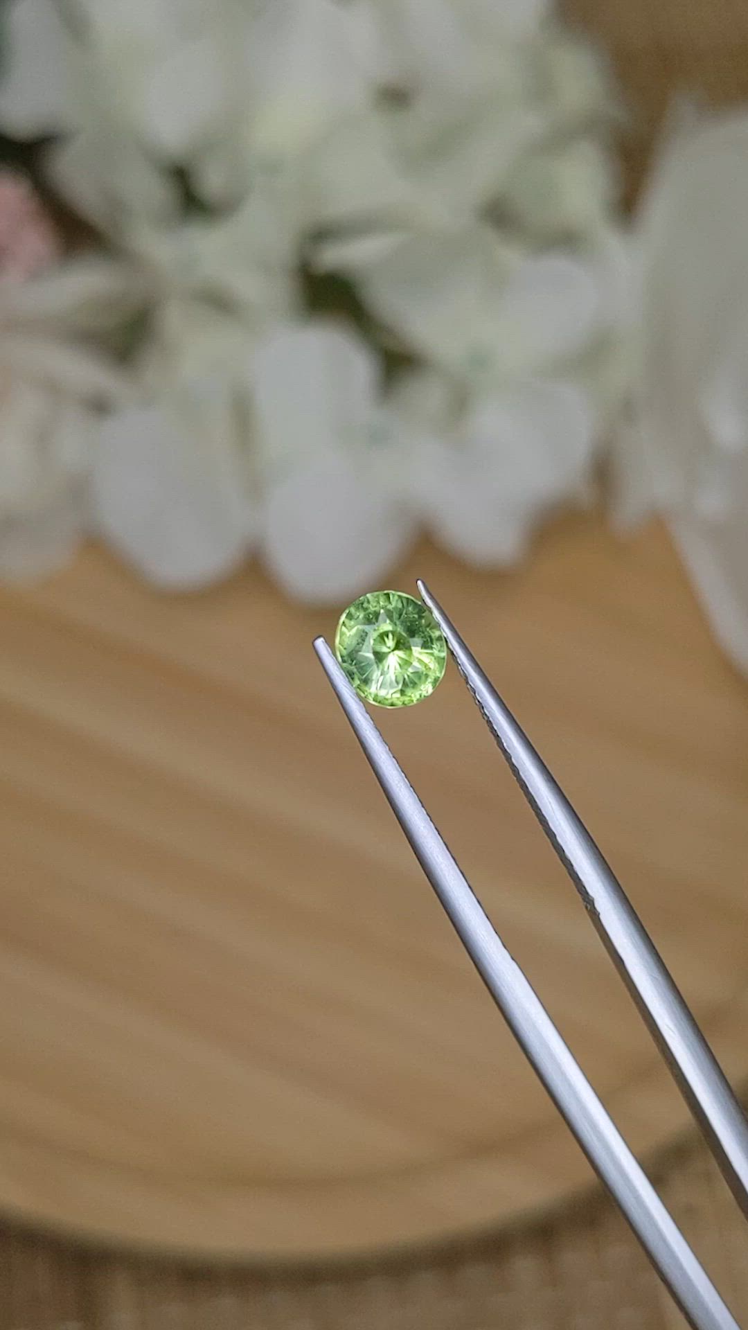 0.92 Ct. Green (Lime Green) Peridot from Ceylon (Sri Lanka) Size Video