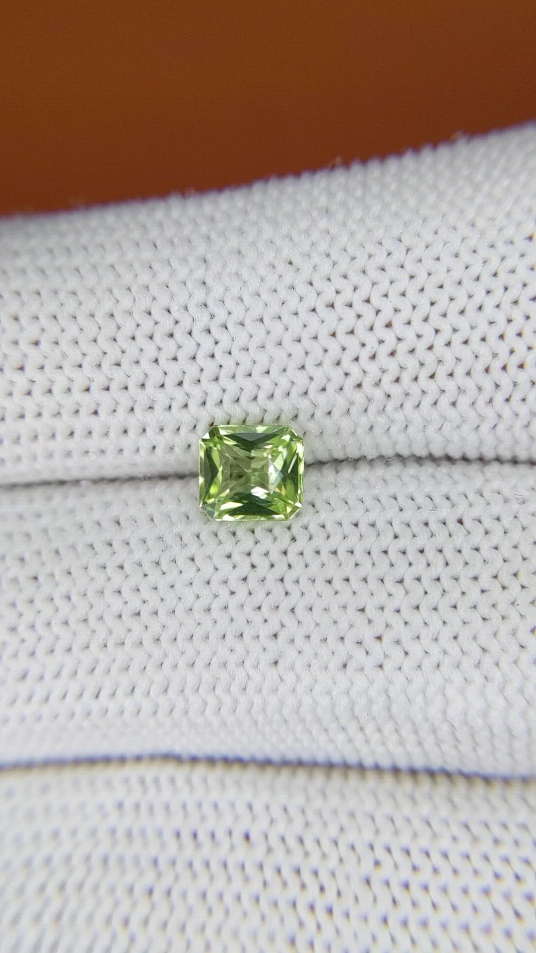 0.82 Ct. Green (Lime Green) Peridot from Ceylon (Sri Lanka) Size Video