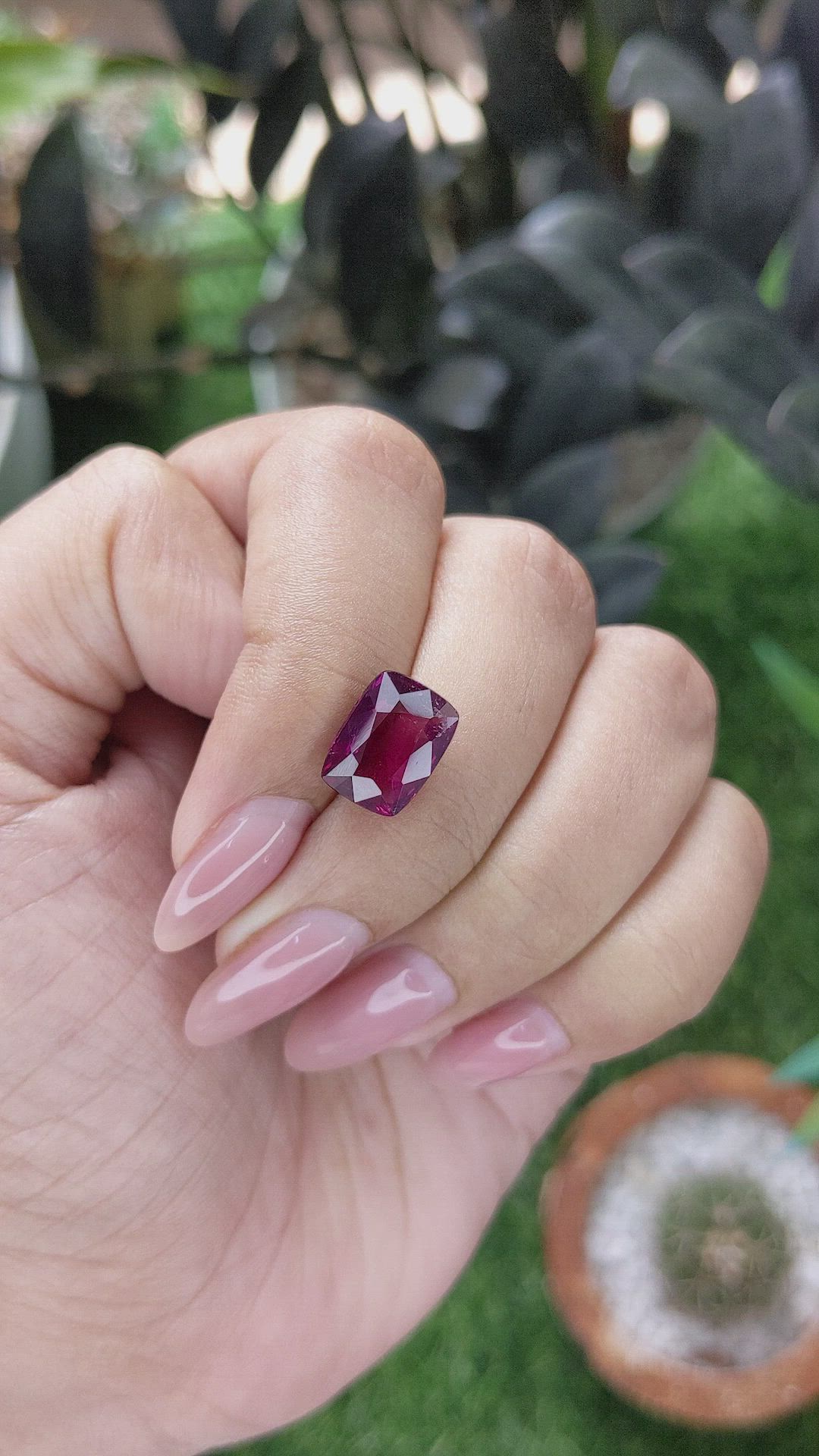 4.45 Ct. Pinkish Purple Rhodolite Garnet from Ceylon (Sri Lanka) Size Video