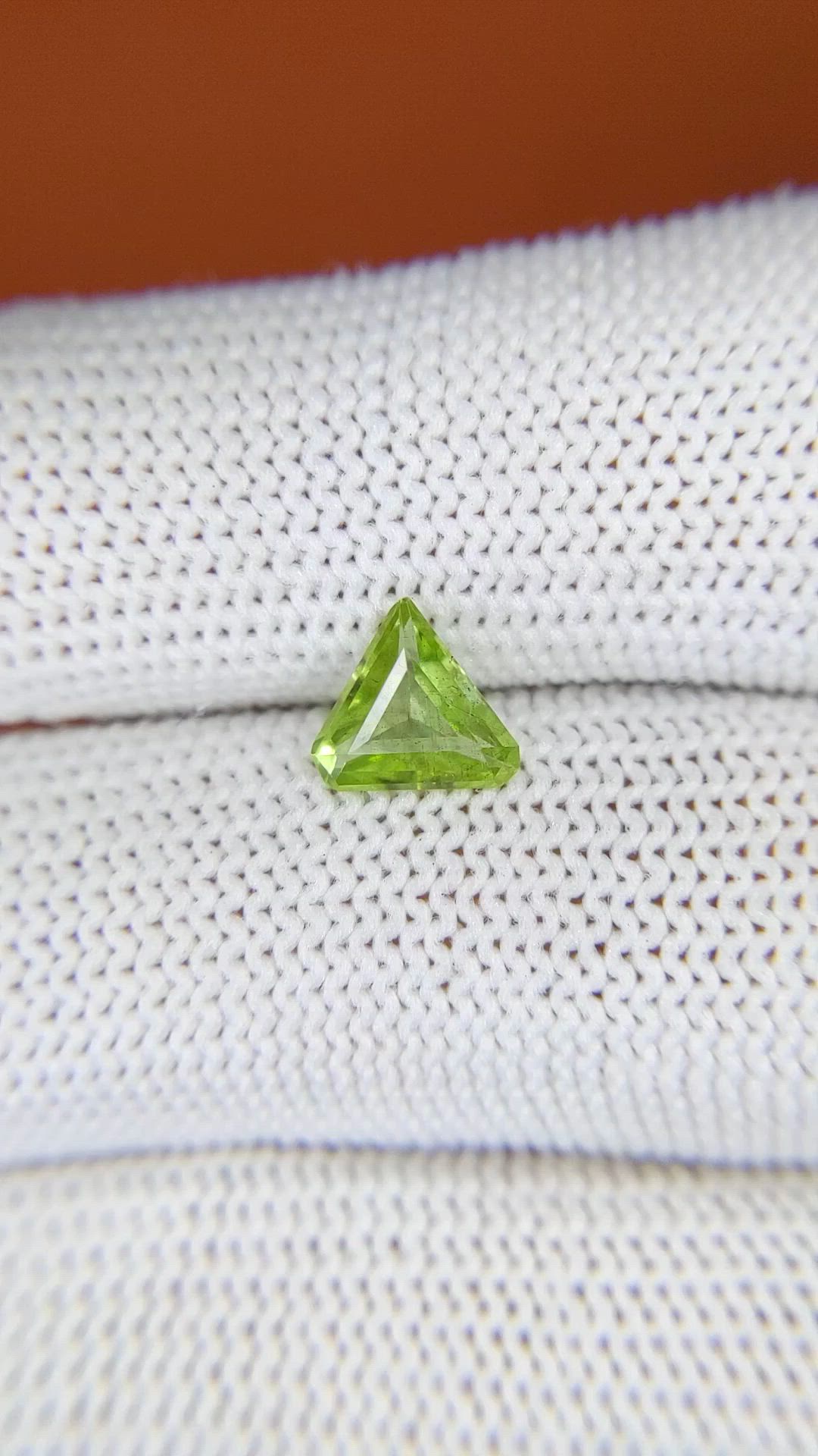 0.84 Ct. Green (Lime Green) Peridot from Pakistan Size Video