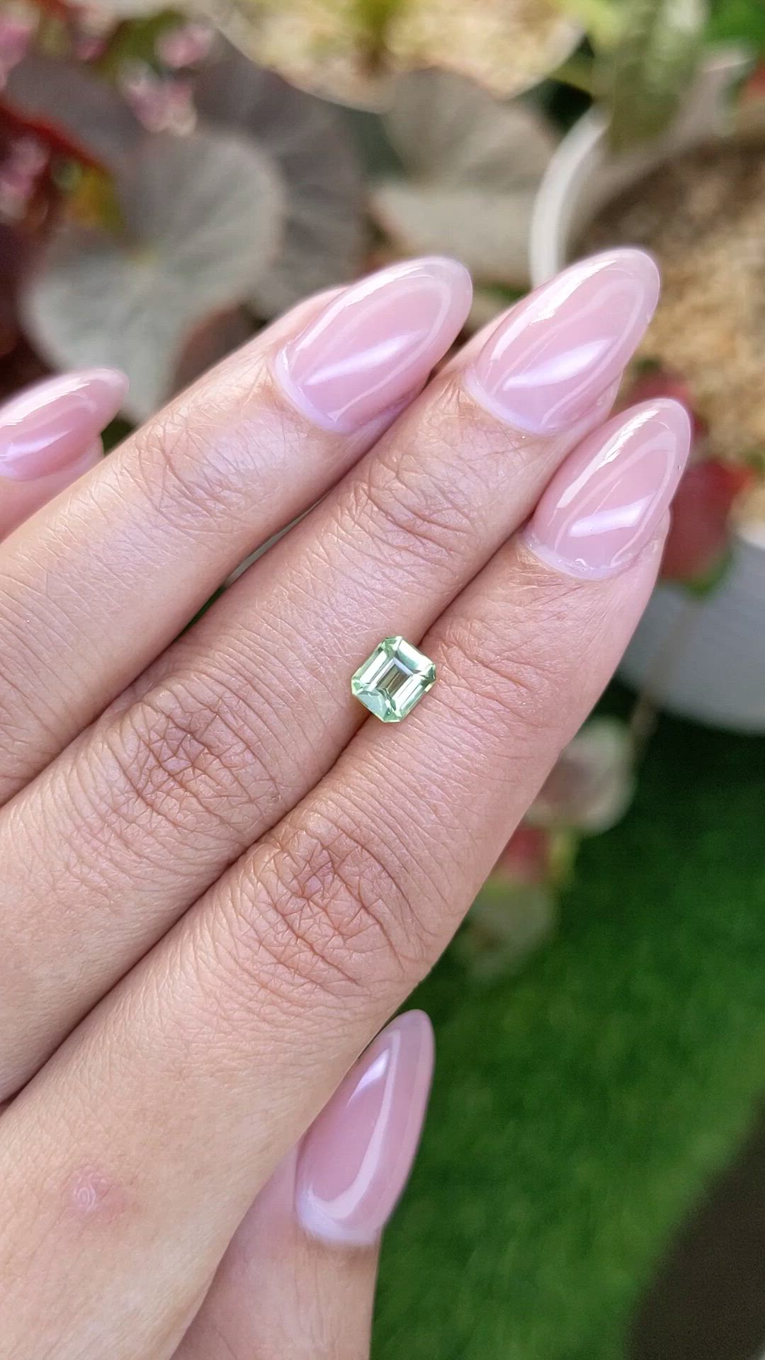 0.75 Ct. Green (Lime Green) Peridot from Pakistan Size Video