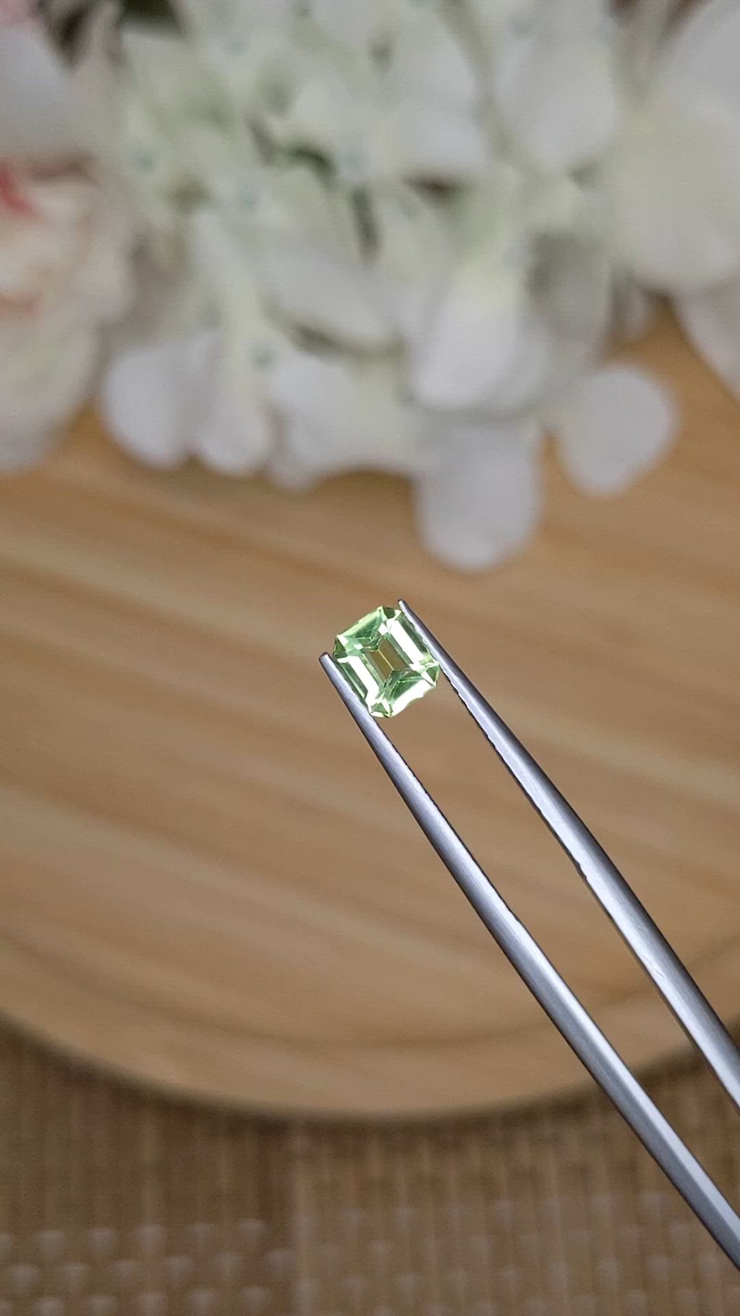 0.75 Ct. Green (Lime Green) Peridot from Pakistan Size Video