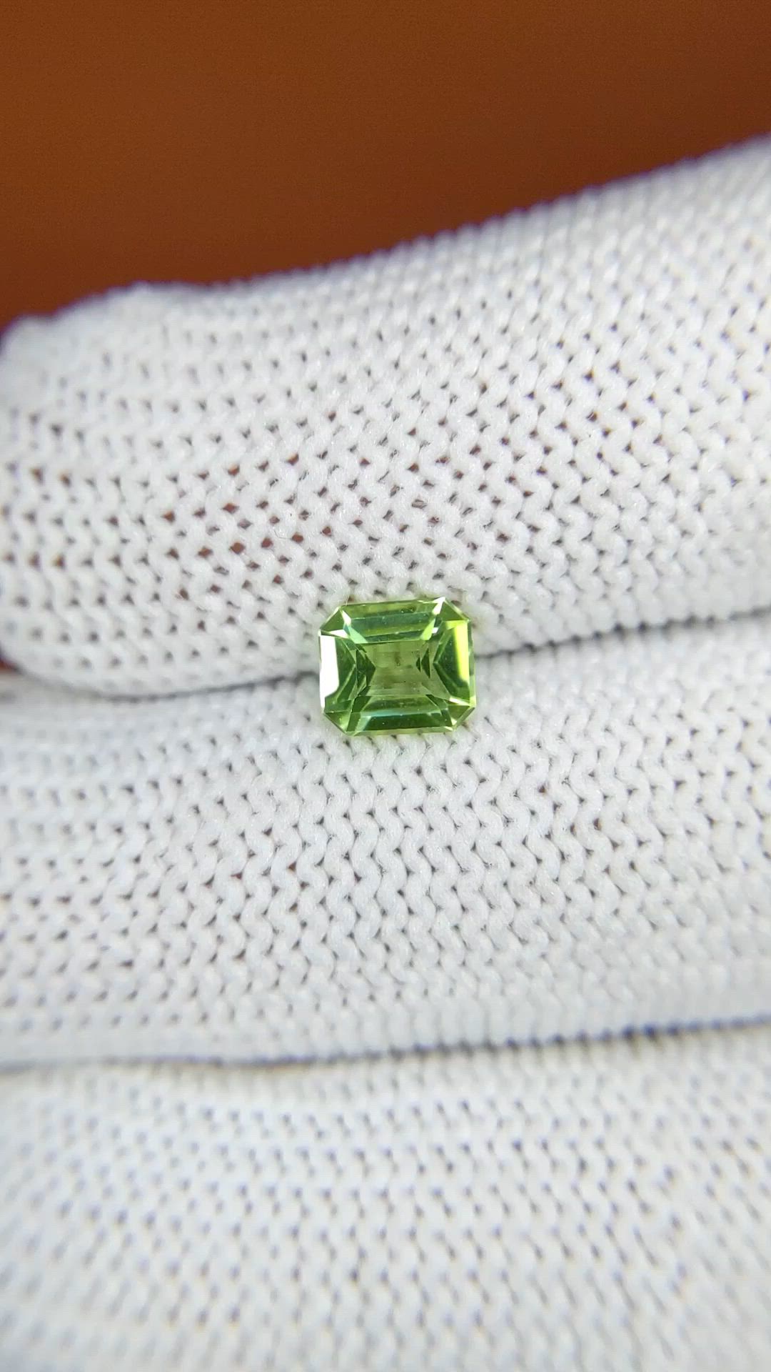 0.75 Ct. Green (Lime Green) Peridot from Pakistan Size Video