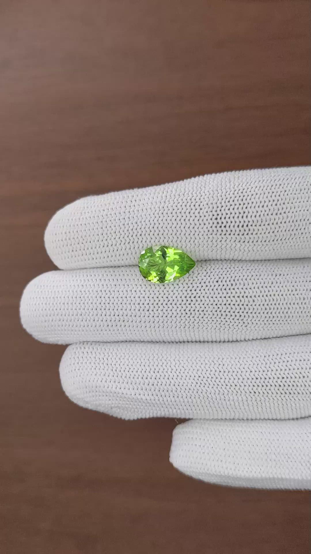 2.92 Ct. Green (Lime Green) Peridot Size Video