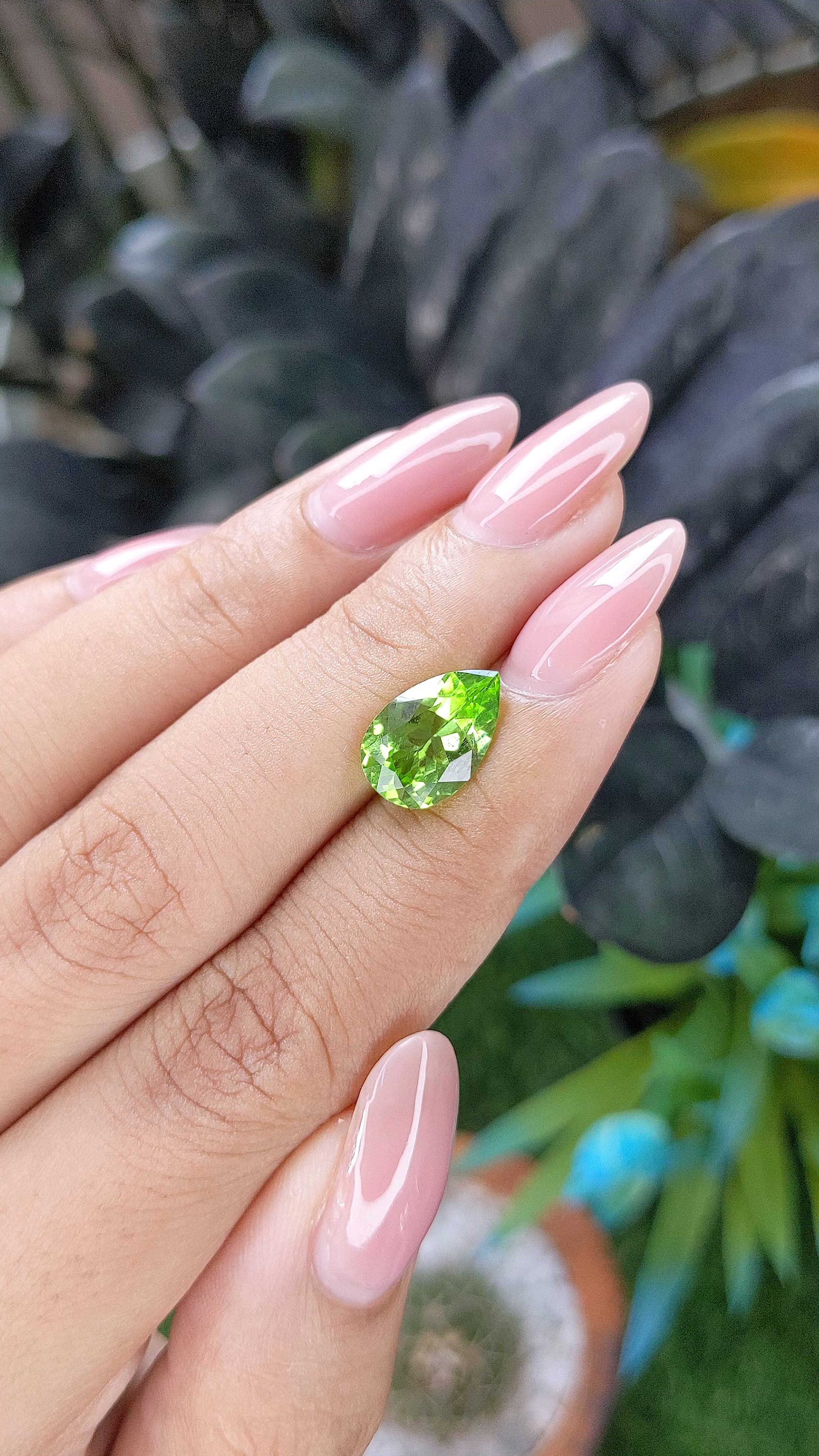 2.92 Ct. Green (Lime Green) Peridot Size Video