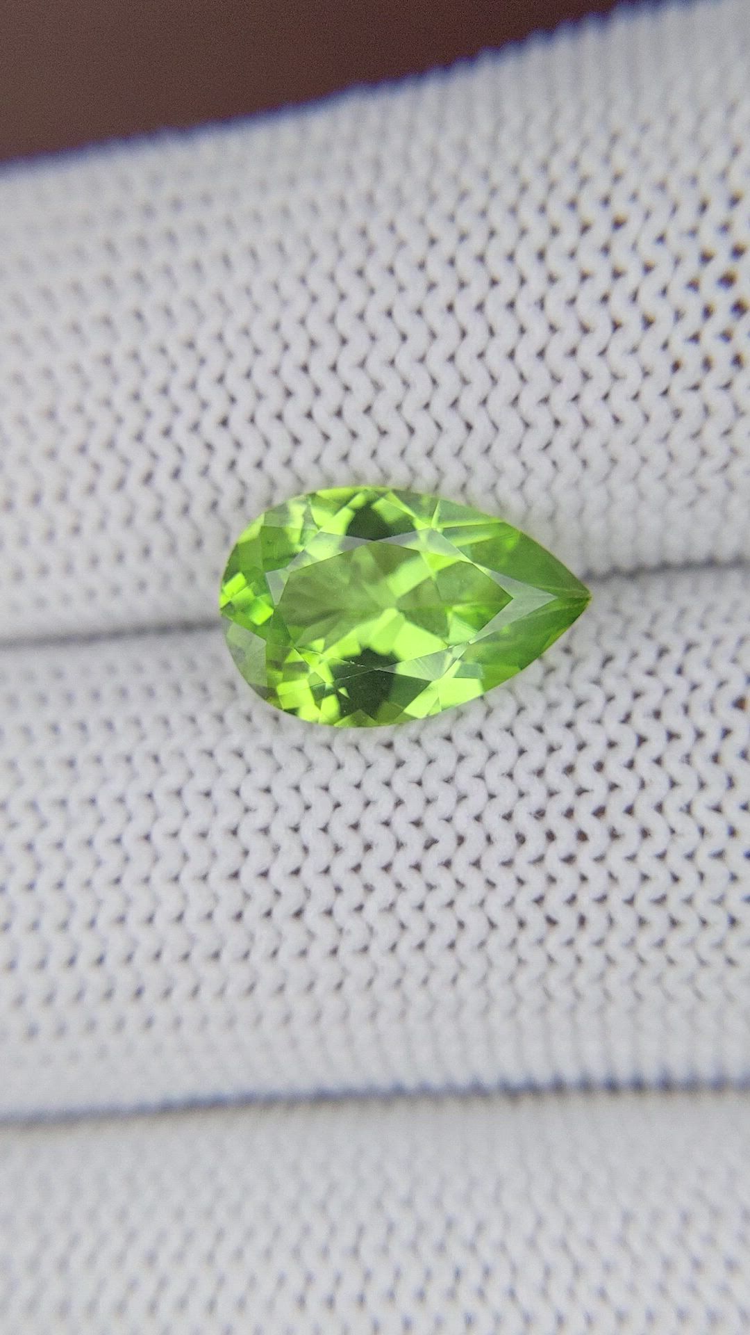 2.92 Ct. Green (Lime Green) Peridot Size Video