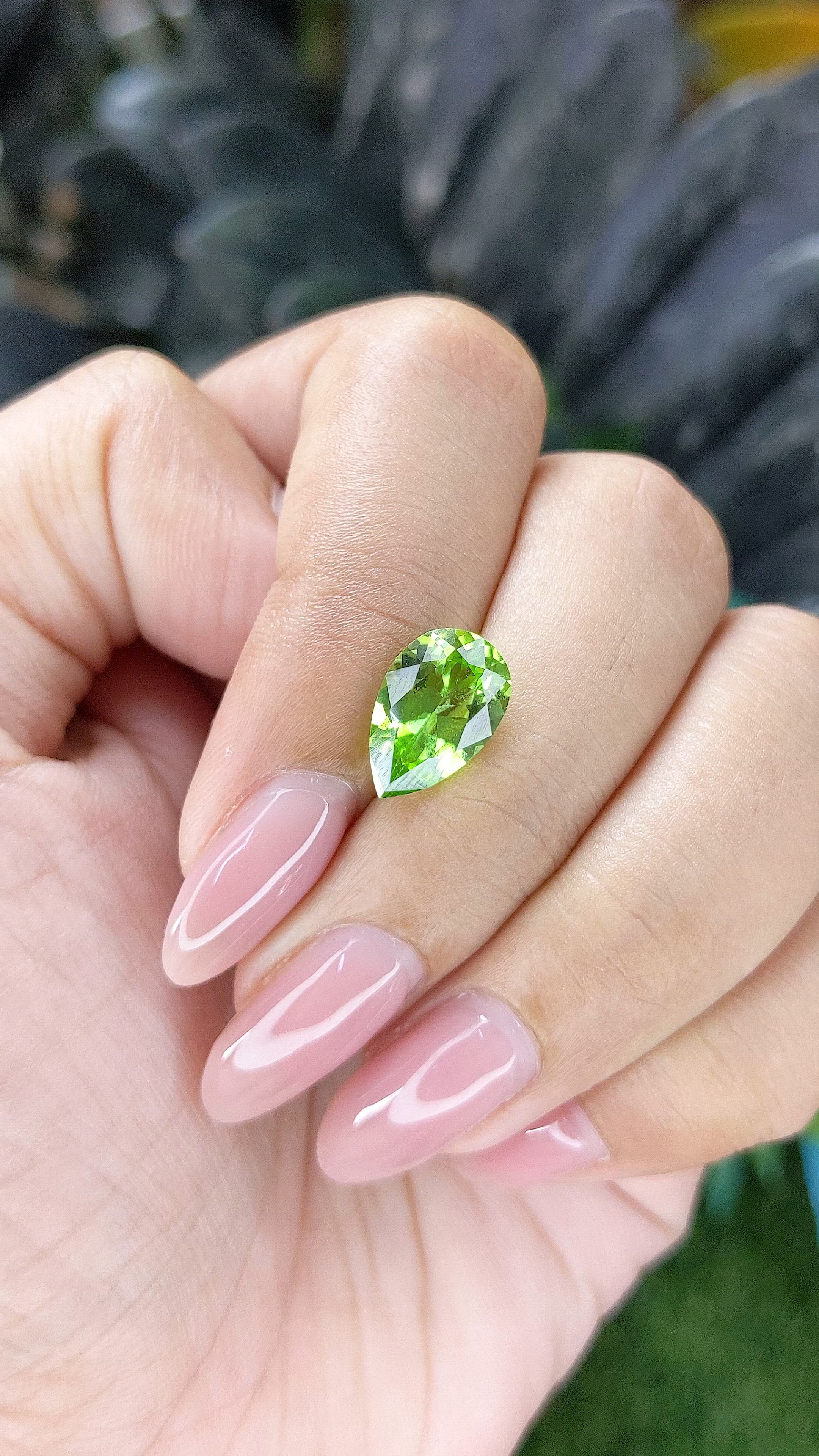 2.92 Ct. Green (Lime Green) Peridot Size Video