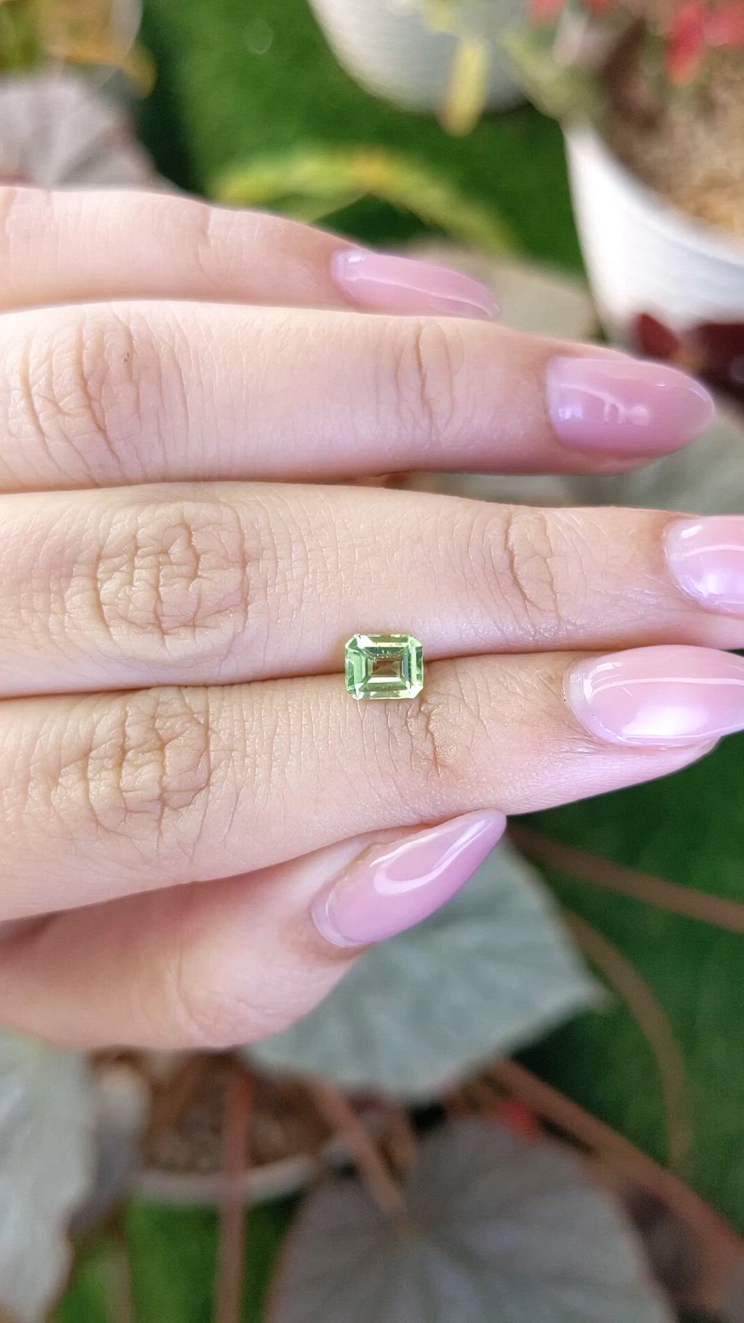 0.75 Ct. Green (Lime Green) Peridot from Pakistan Size Video