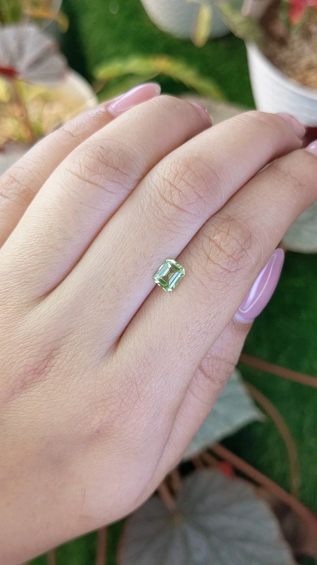 0.75 Ct. Green (Lime Green) Peridot from Pakistan Size Video