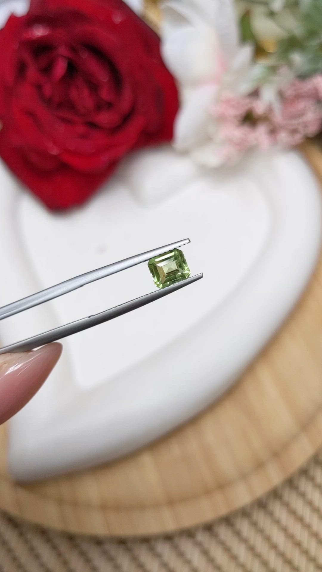 0.99 Ct. Green (Lime Green) Peridot from Pakistan Size Video