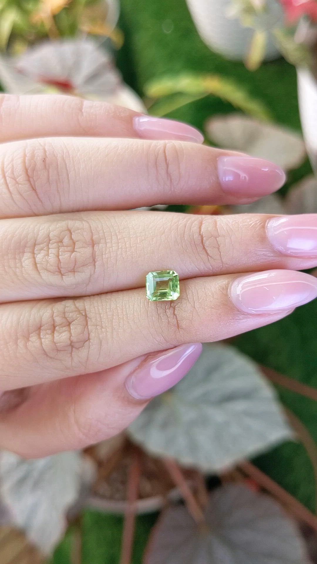0.99 Ct. Green (Lime Green) Peridot from Pakistan Size Video