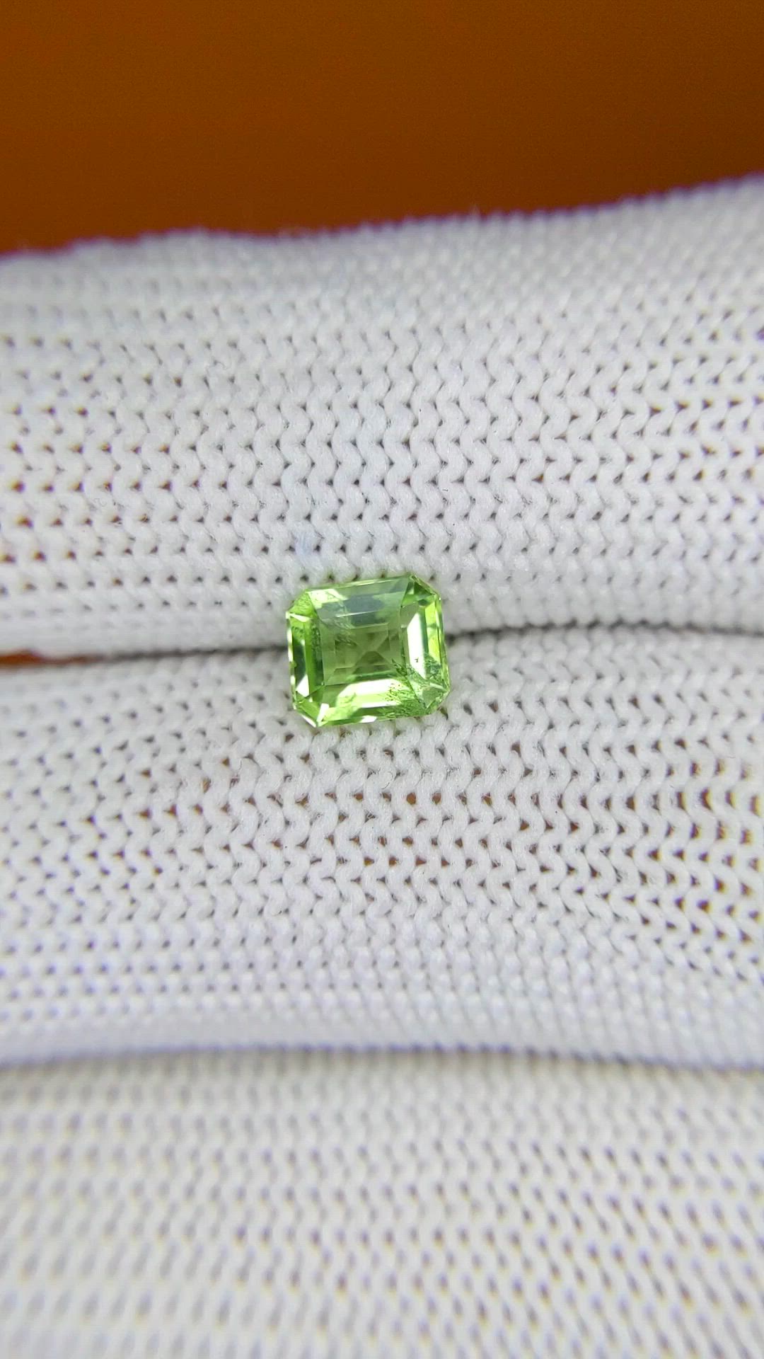 0.99 Ct. Green (Lime Green) Peridot from Pakistan Size Video