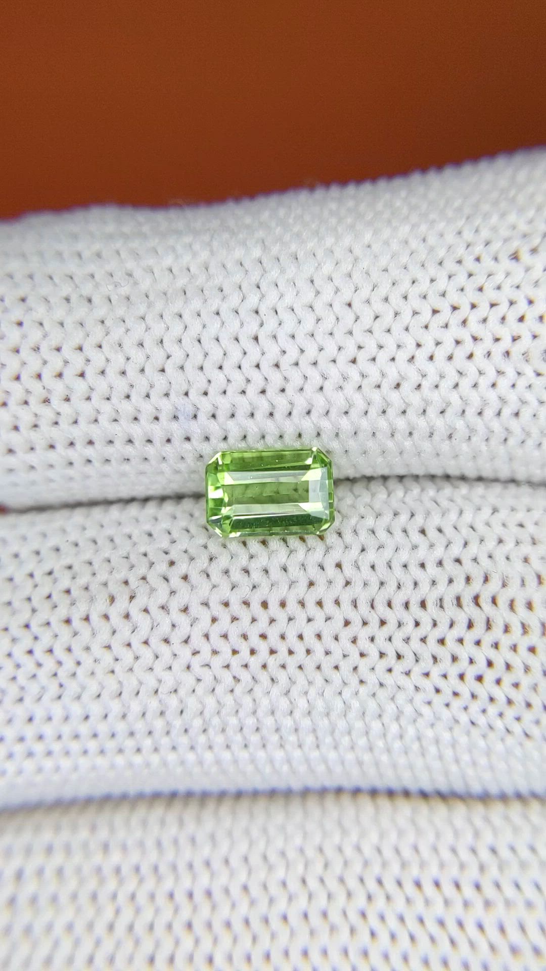 0.98 Ct. Green (Lime Green) Peridot from Pakistan Size Video
