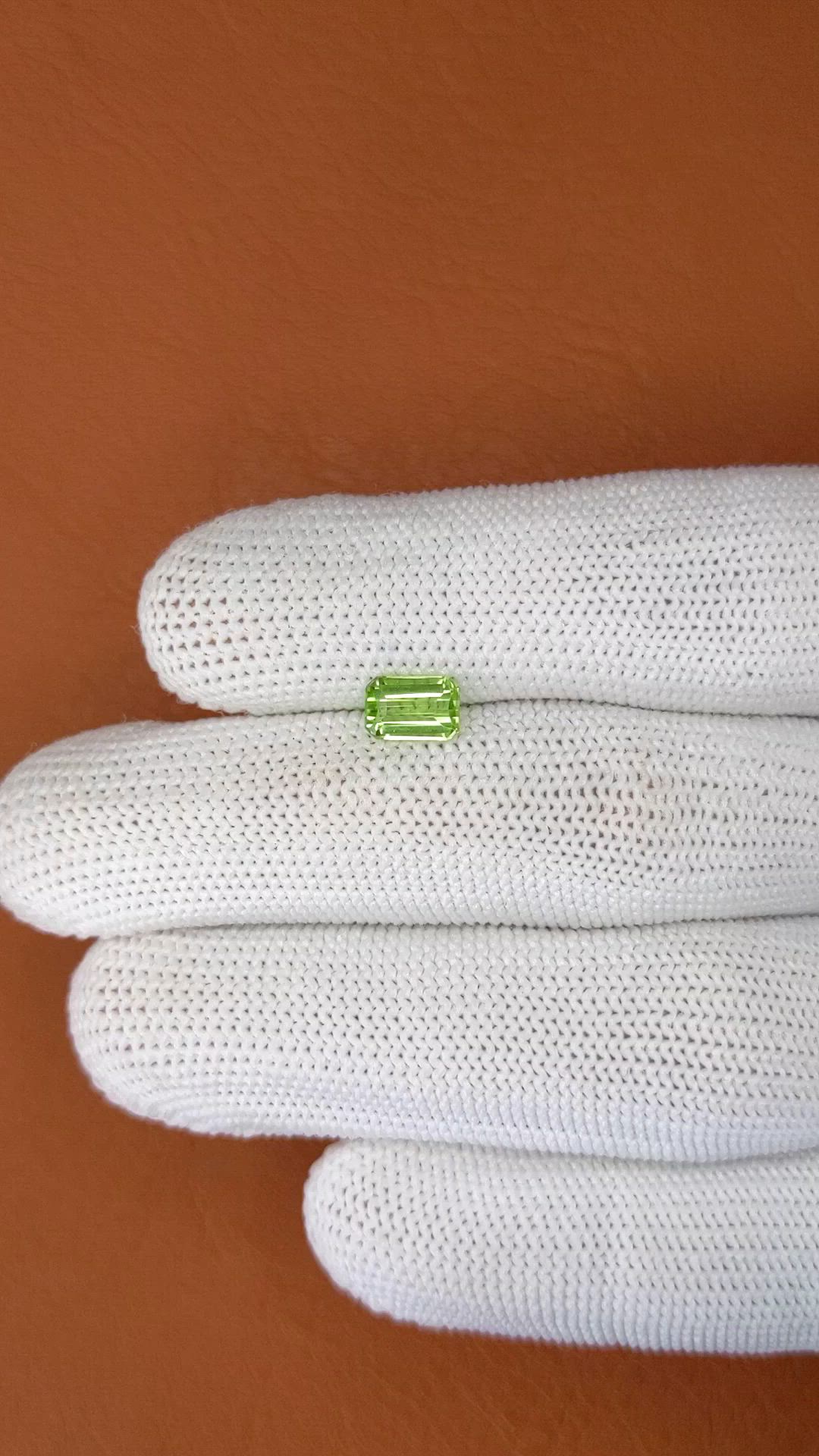 0.98 Ct. Green (Lime Green) Peridot from Pakistan Size Video