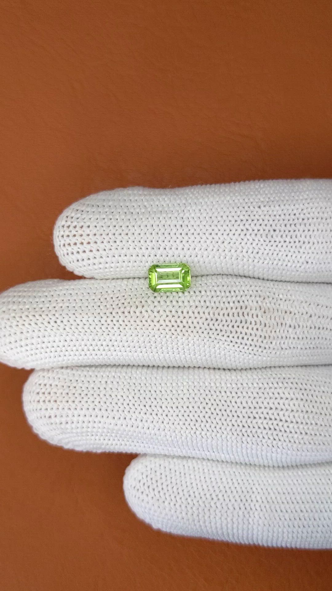 1.03 Ct. Green (Lime Green) Peridot from Pakistan Size Video
