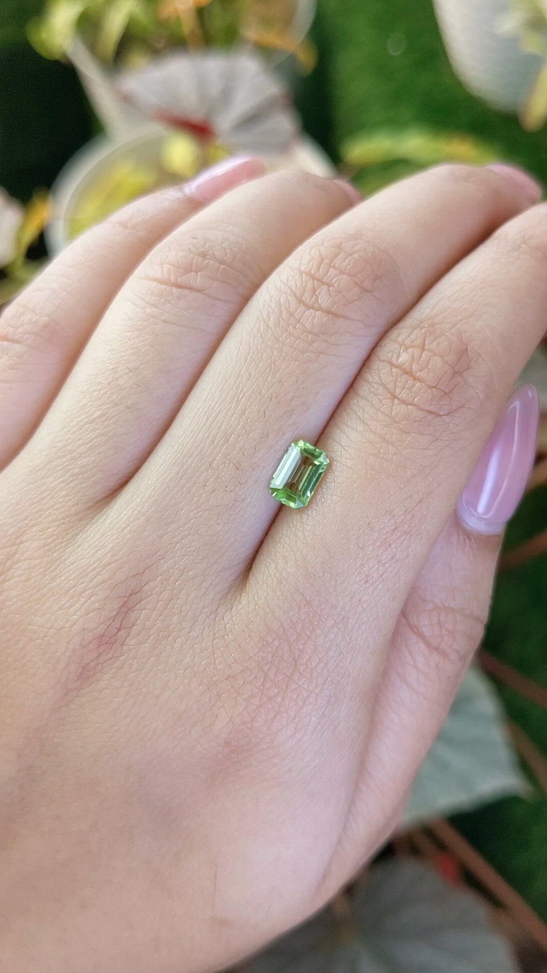 1.03 Ct. Green (Lime Green) Peridot from Pakistan Size Video