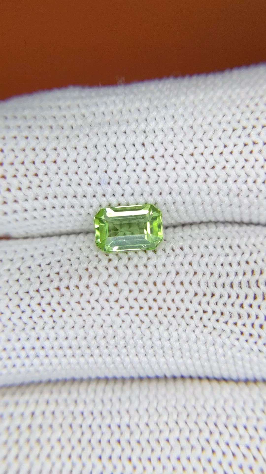 1.03 Ct. Green (Lime Green) Peridot from Pakistan Size Video