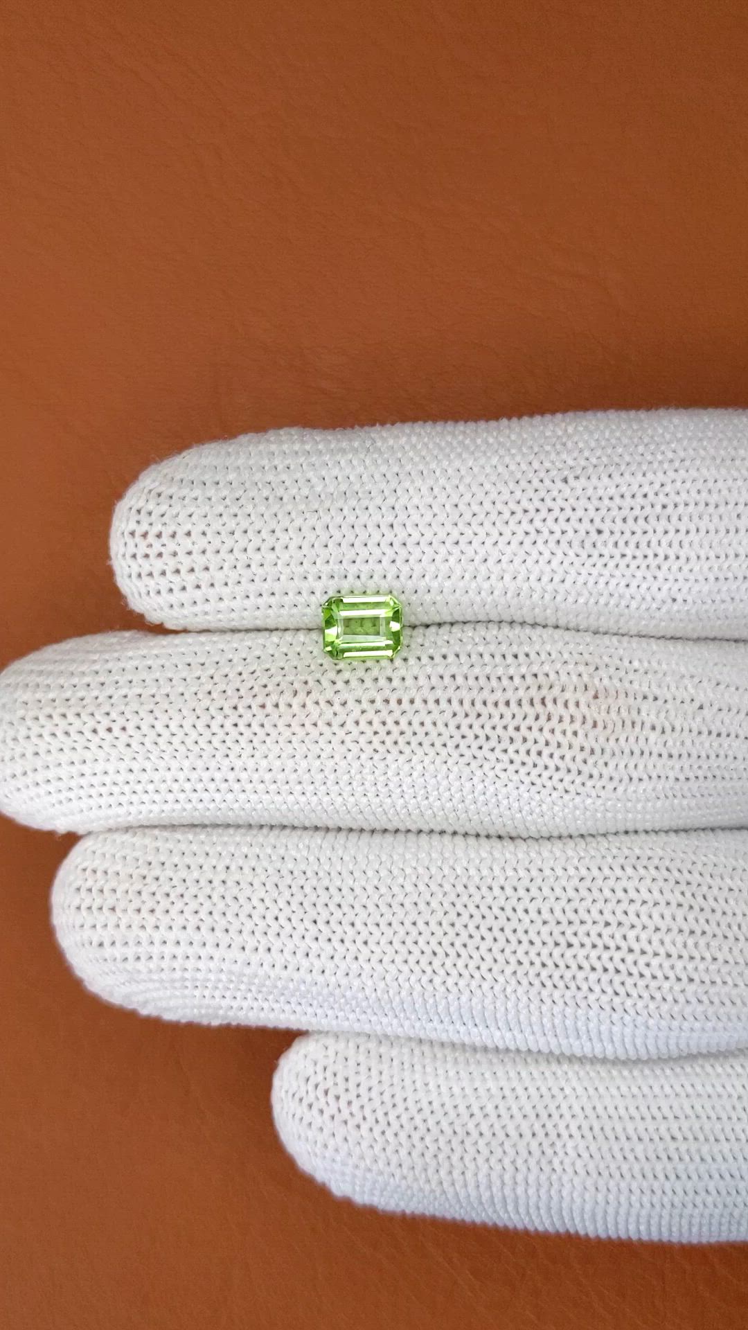 0.89 Ct. Green (Lime Green) Peridot from Pakistan Size Video