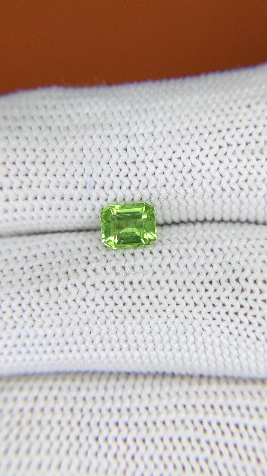 0.88 Ct. Green (Lime Green) Peridot from Pakistan Size Video