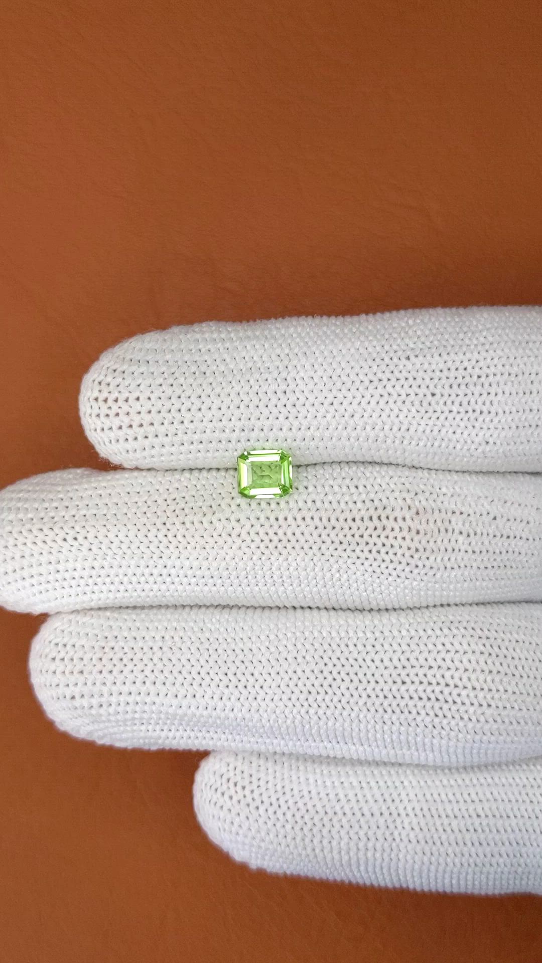 0.75 Ct. Green (Lime Green) Peridot from Pakistan Size Video