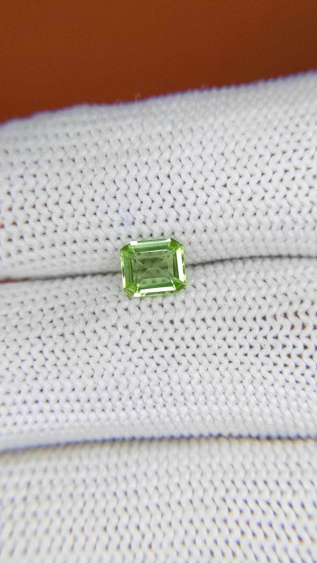 0.75 Ct. Green (Lime Green) Peridot from Pakistan Size Video