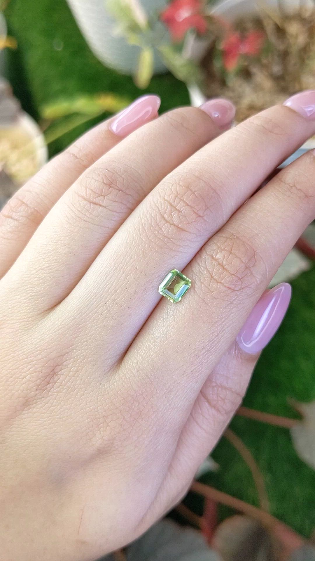 0.75 Ct. Green (Lime Green) Peridot from Pakistan Size Video