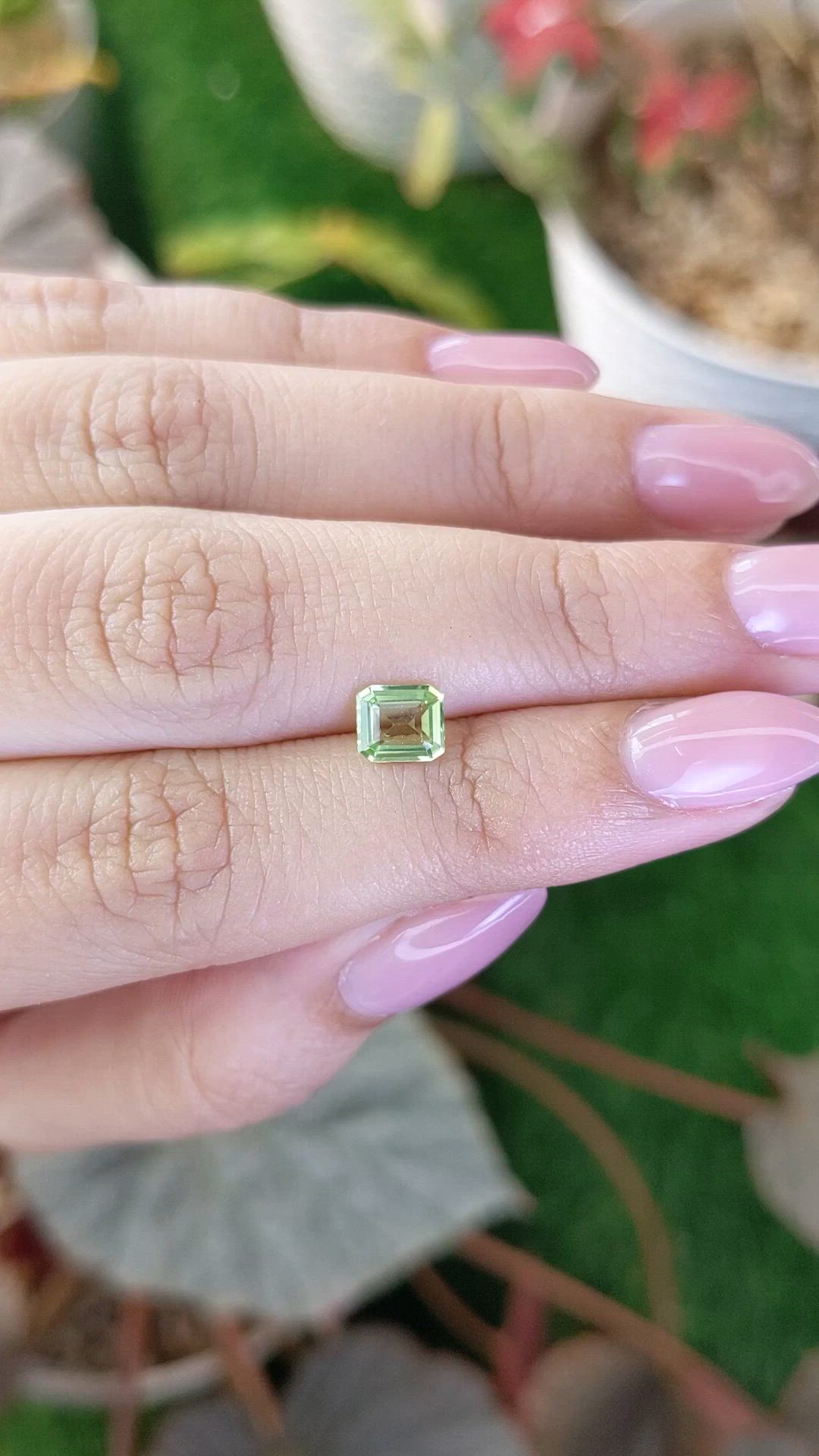 0.75 Ct. Green (Lime Green) Peridot from Pakistan Size Video
