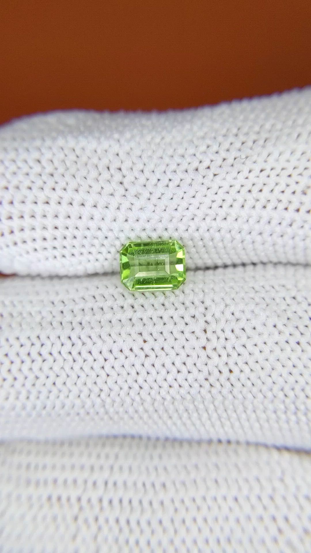 0.84 Ct. Green (Lime Green) Peridot from Pakistan Size Video