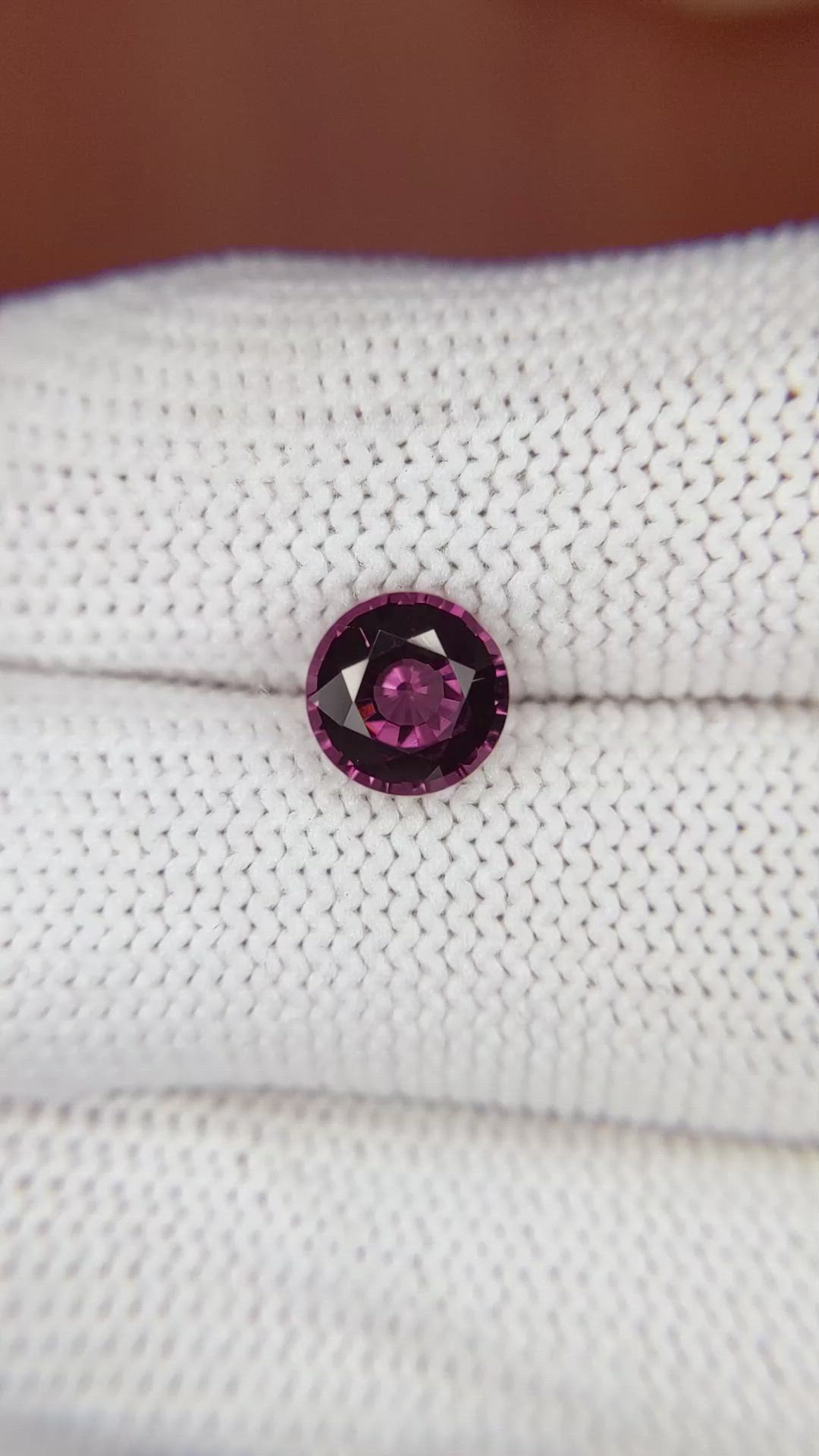 1.58 Ct. Spinel from Ceylon (Sri Lanka) Size Video