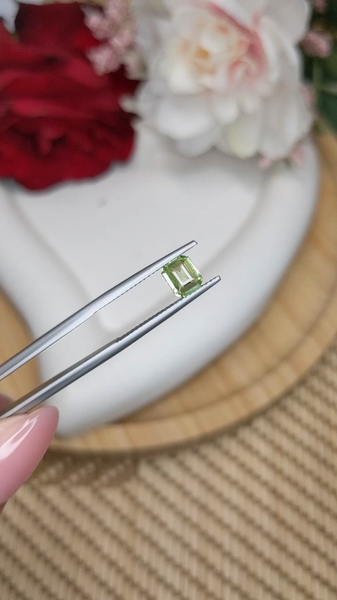 0.75 Ct. Green (Lime Green) Peridot from Pakistan Size Video