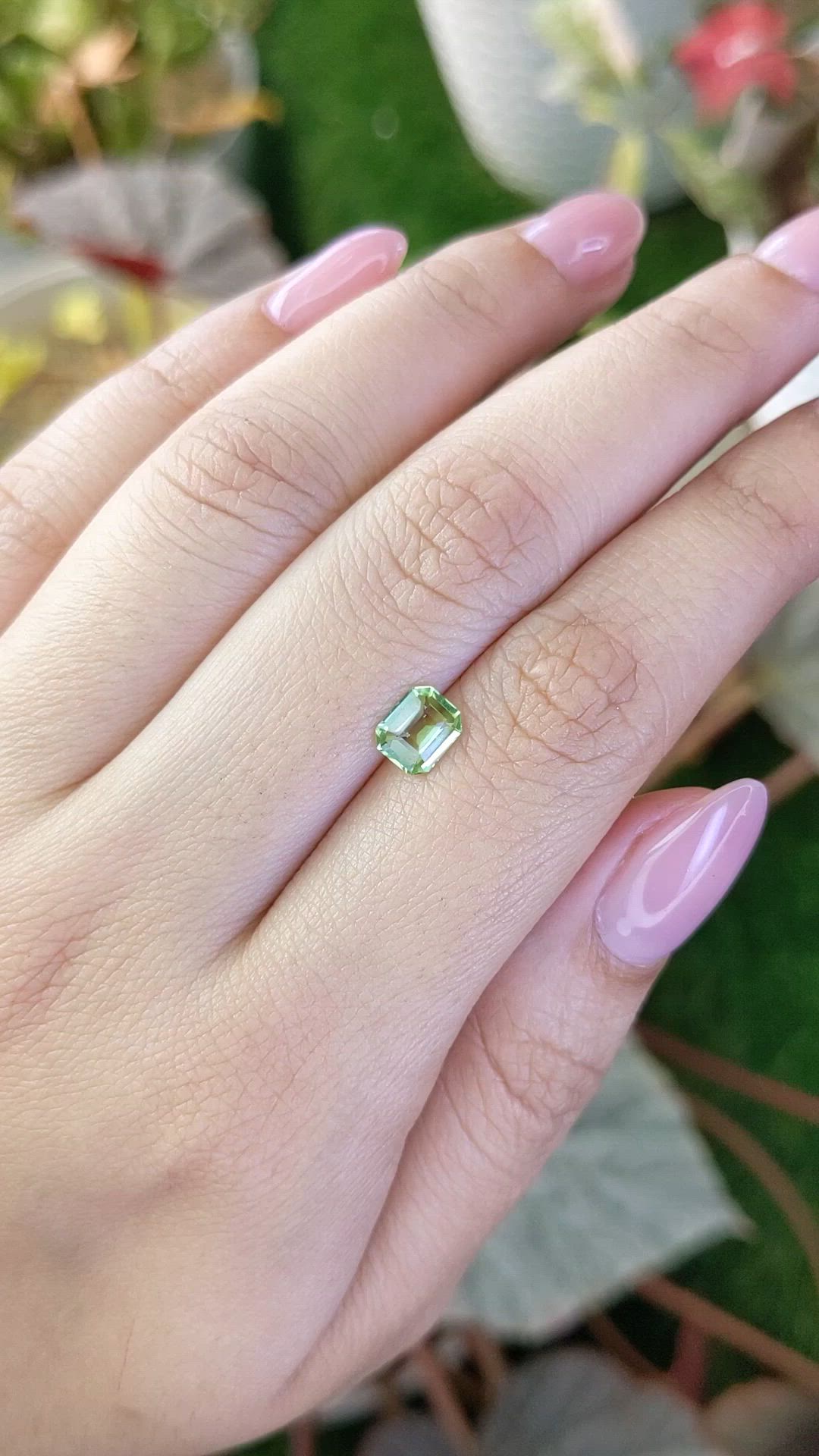 0.75 Ct. Green (Lime Green) Peridot from Pakistan Size Video