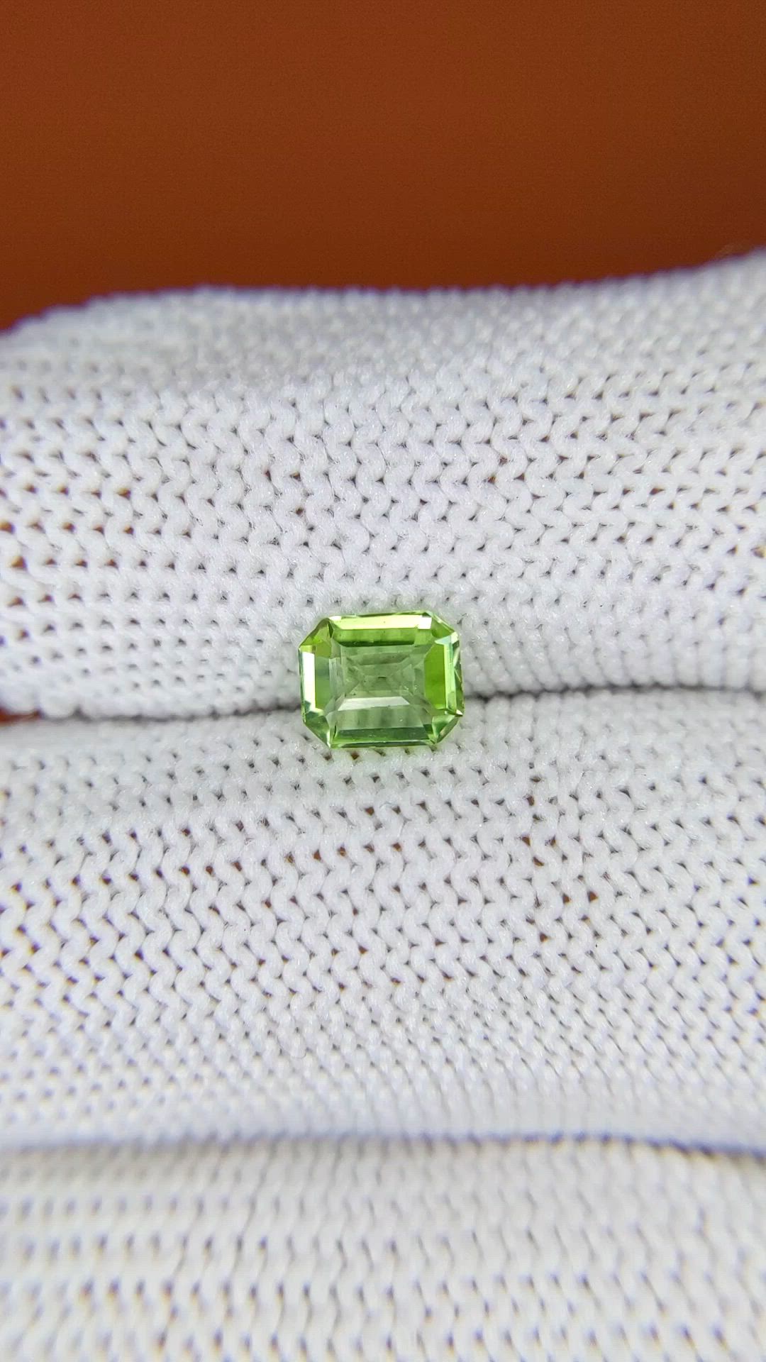 0.75 Ct. Green (Lime Green) Peridot from Pakistan Size Video