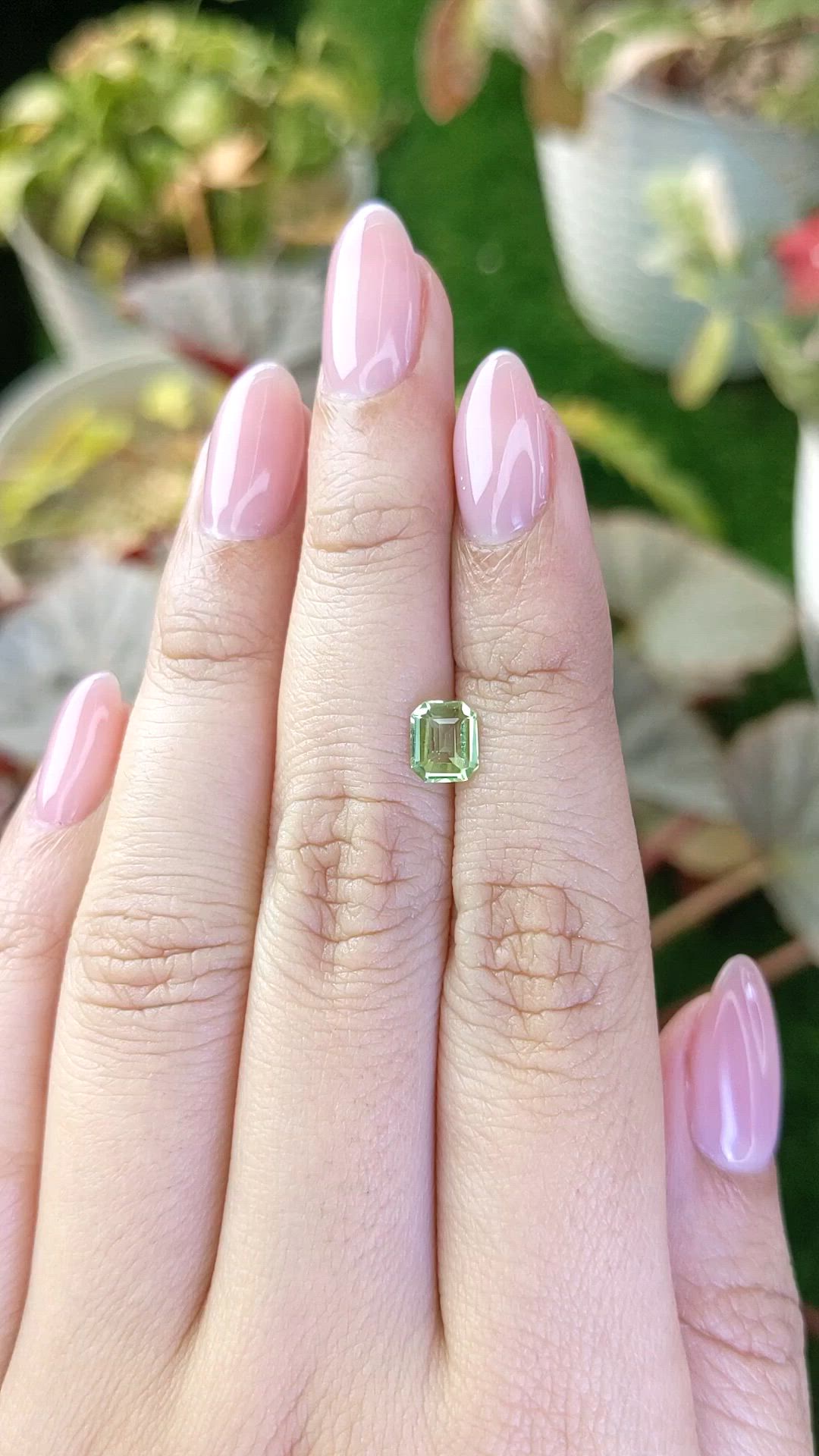 0.75 Ct. Green (Lime Green) Peridot from Pakistan Size Video