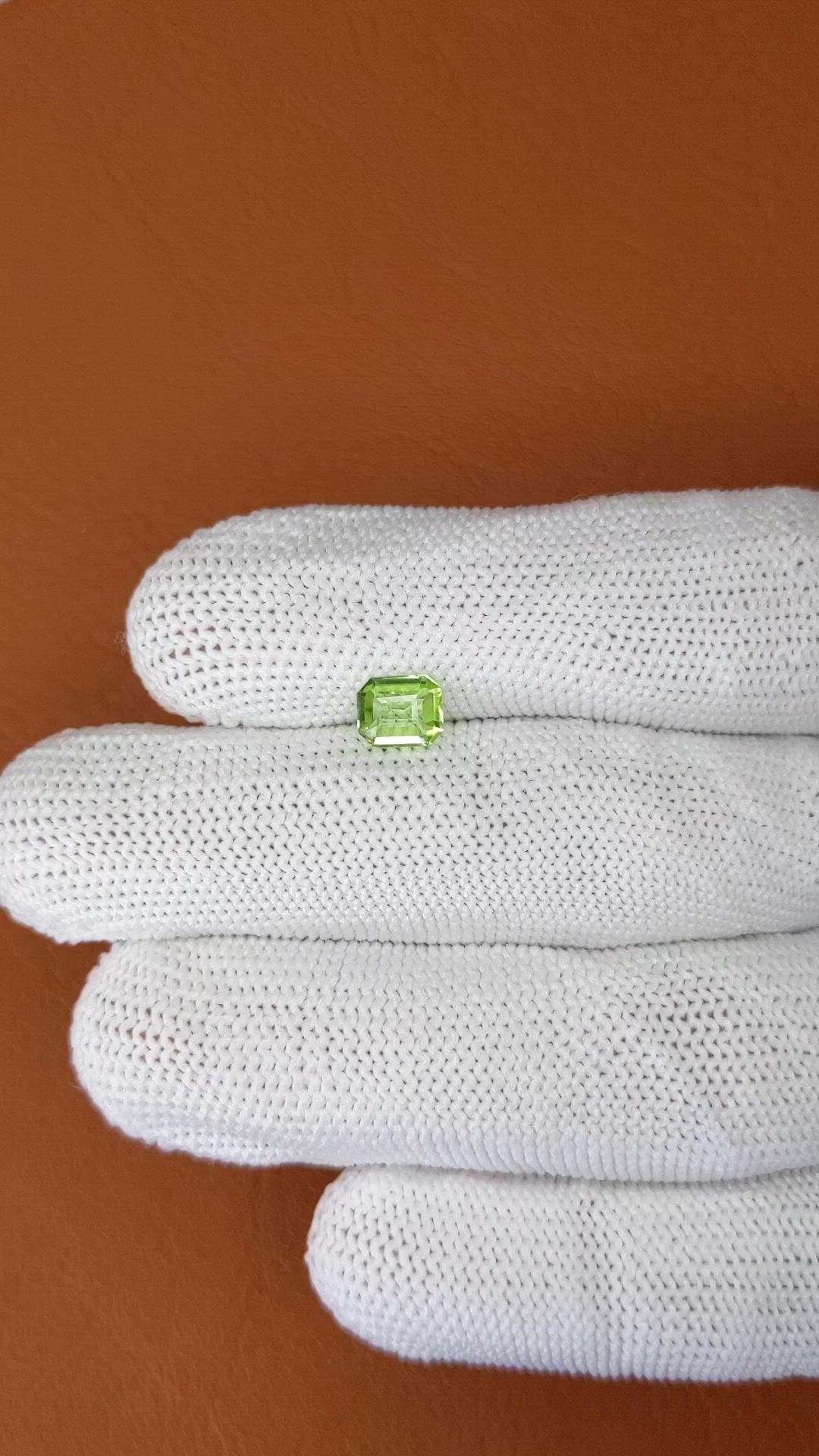 0.75 Ct. Green (Lime Green) Peridot from Pakistan Size Video