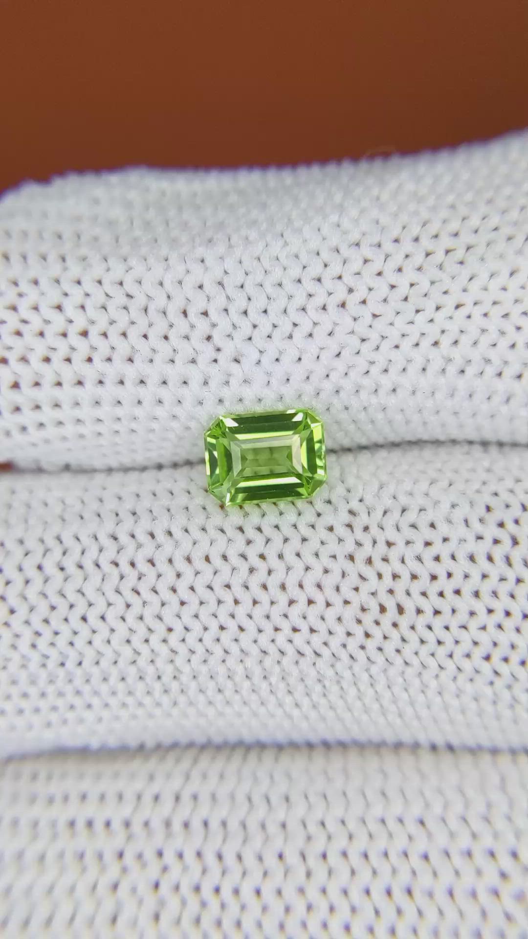 0.92 Ct. Green (Lime Green) Peridot from Pakistan Size Video