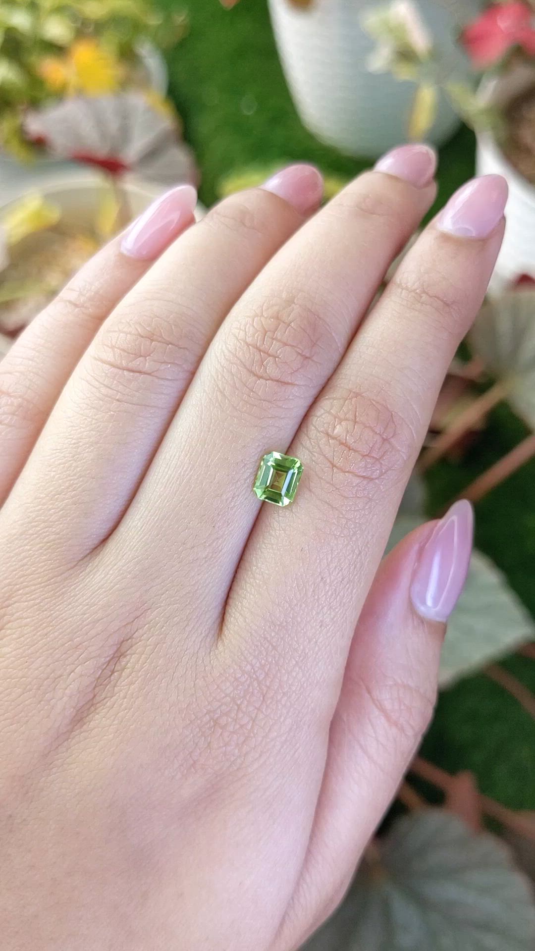 0.93 Ct. Green (Lime Green) Peridot from Pakistan Size Video