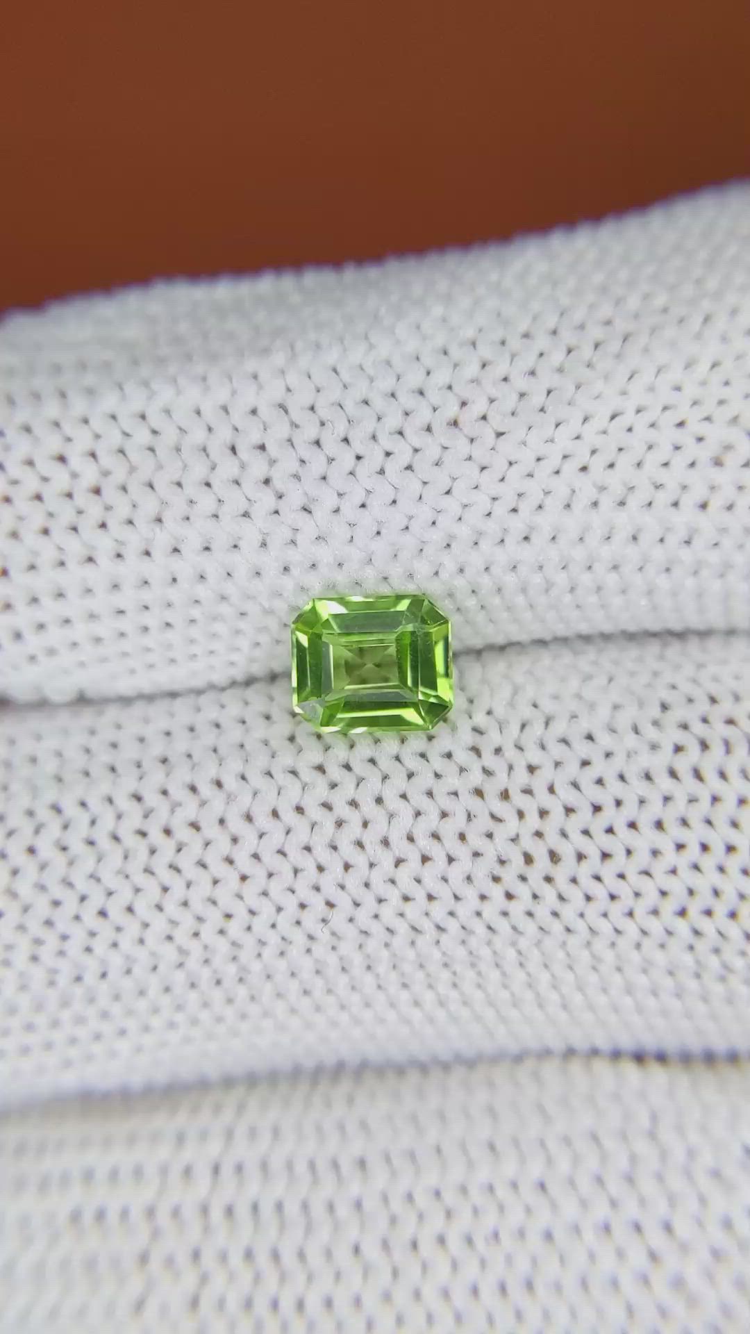 0.93 Ct. Green (Lime Green) Peridot from Pakistan Size Video
