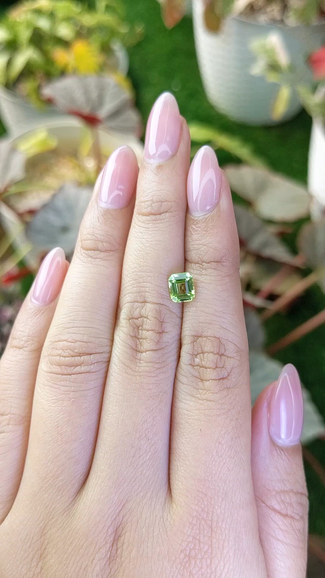 0.93 Ct. Green (Lime Green) Peridot from Pakistan Size Video