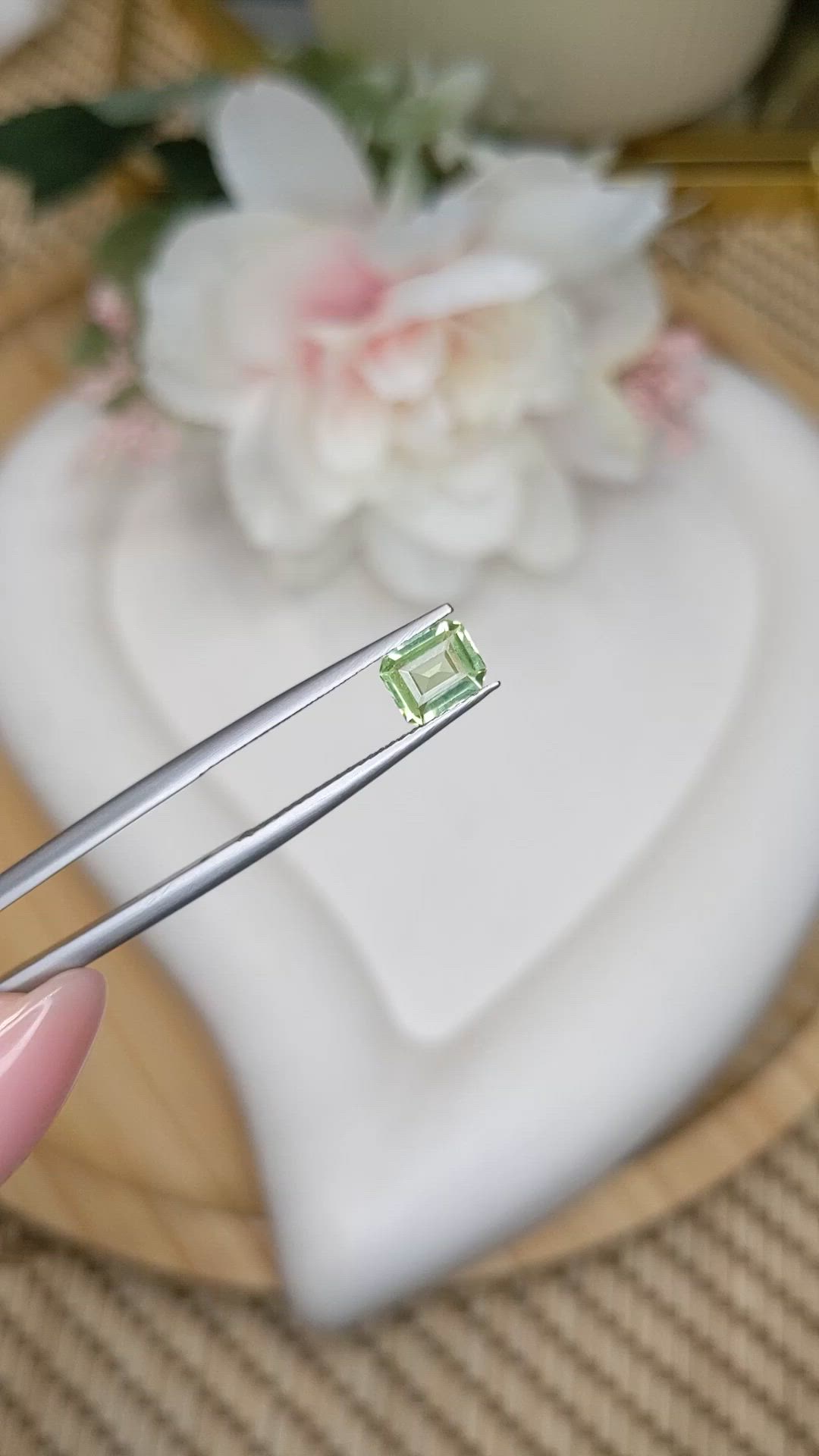 0.75 Ct. Green (Lime Green) Peridot from Pakistan Size Video