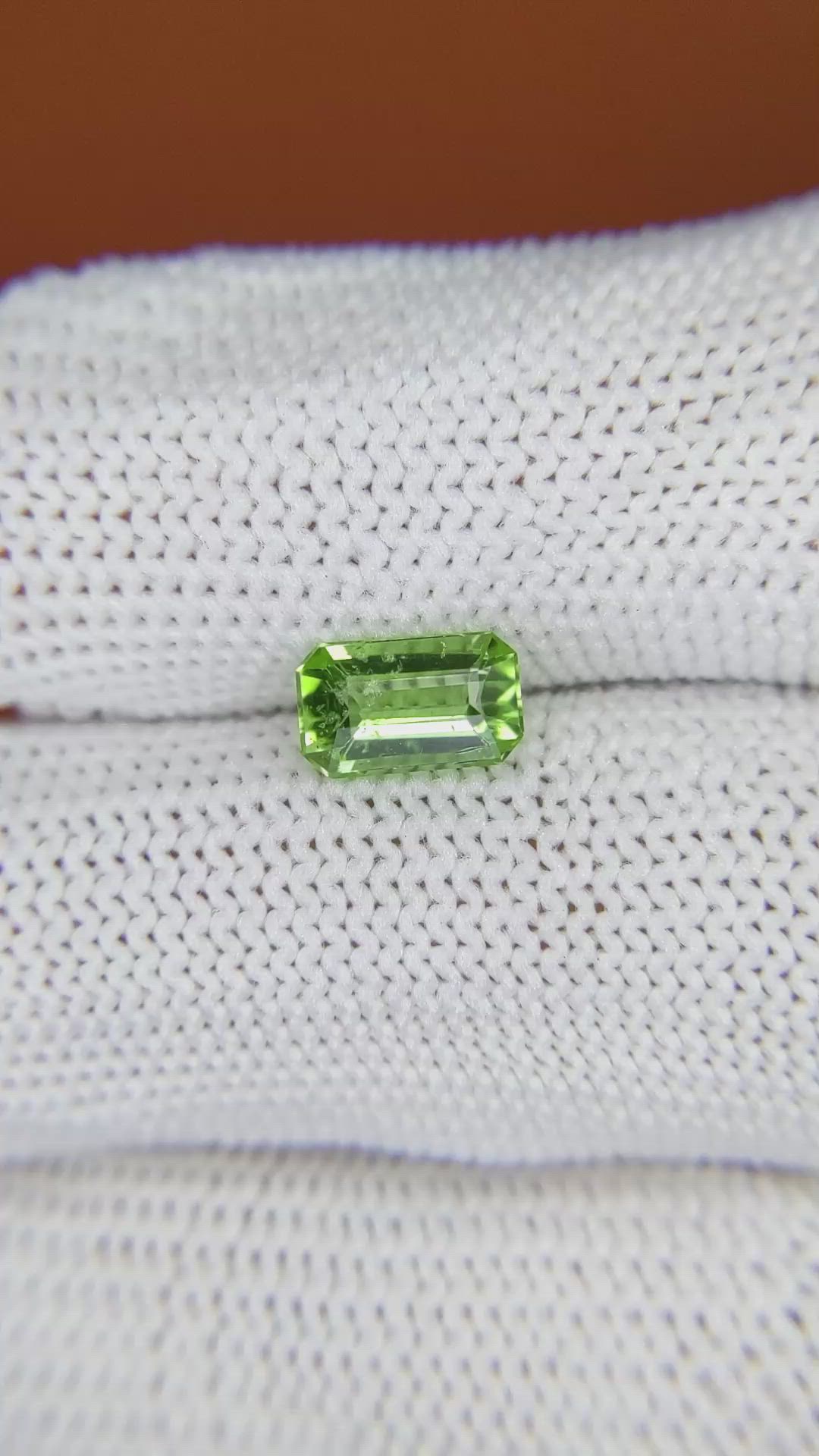 1.14 Ct. Green (Lime Green) Peridot from Pakistan Size Video