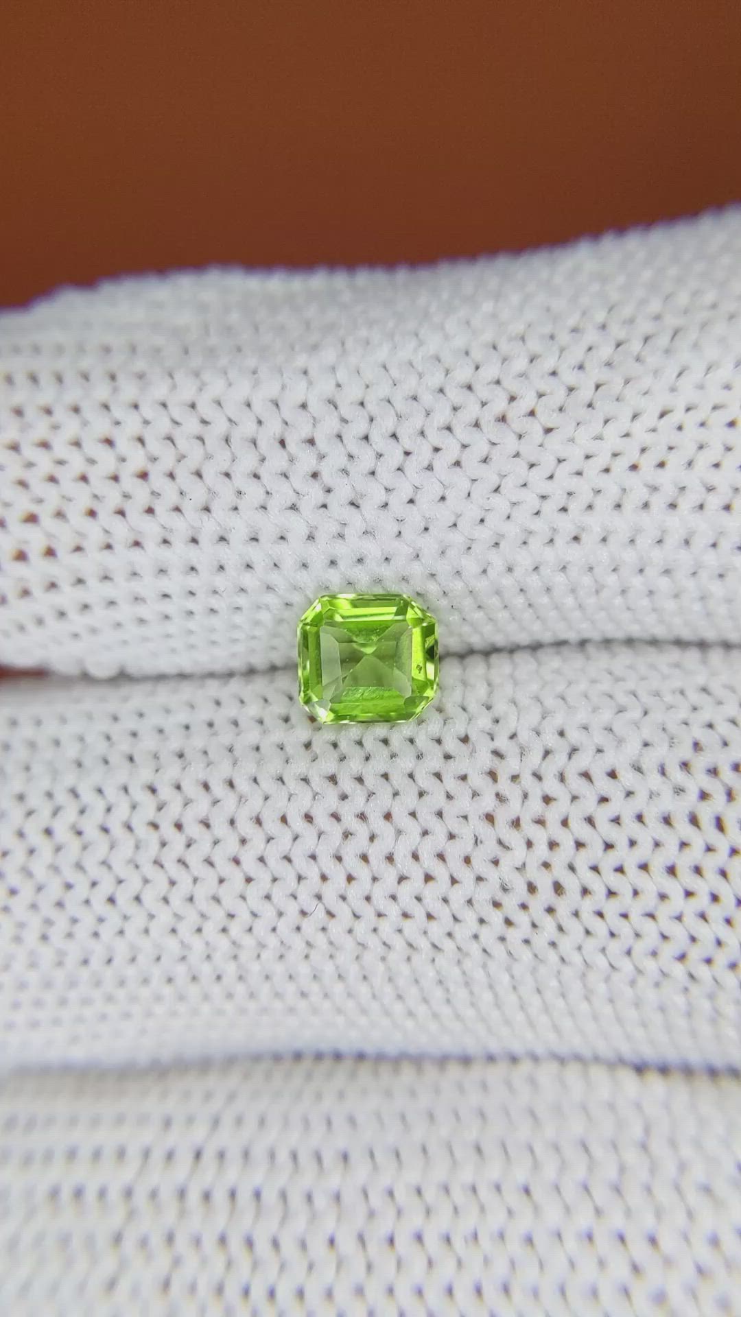 0.80 Ct. Green (Lime Green) Peridot from Pakistan Size Video
