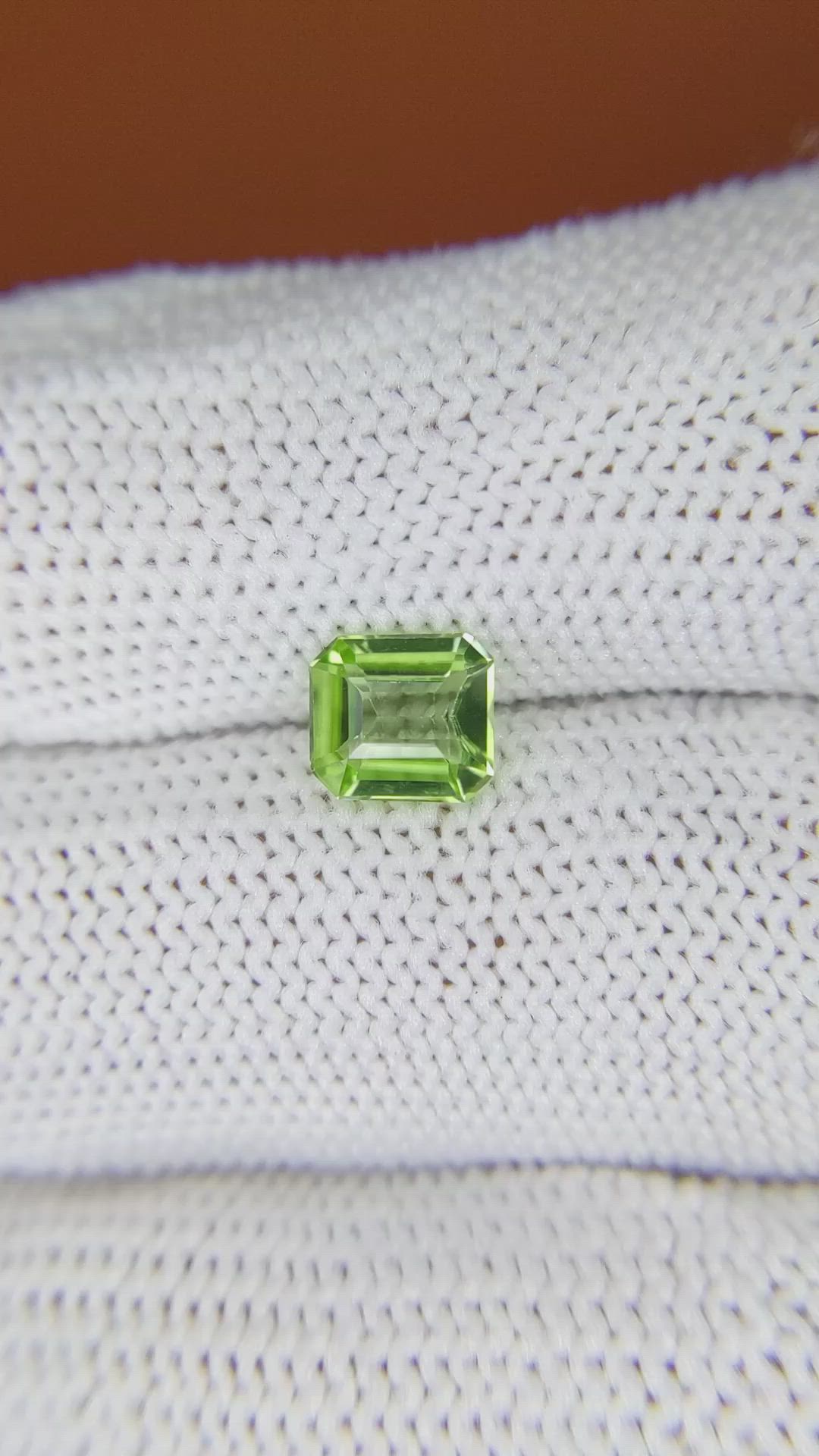 0.95 Ct. Green (Lime Green) Peridot from Pakistan Size Video