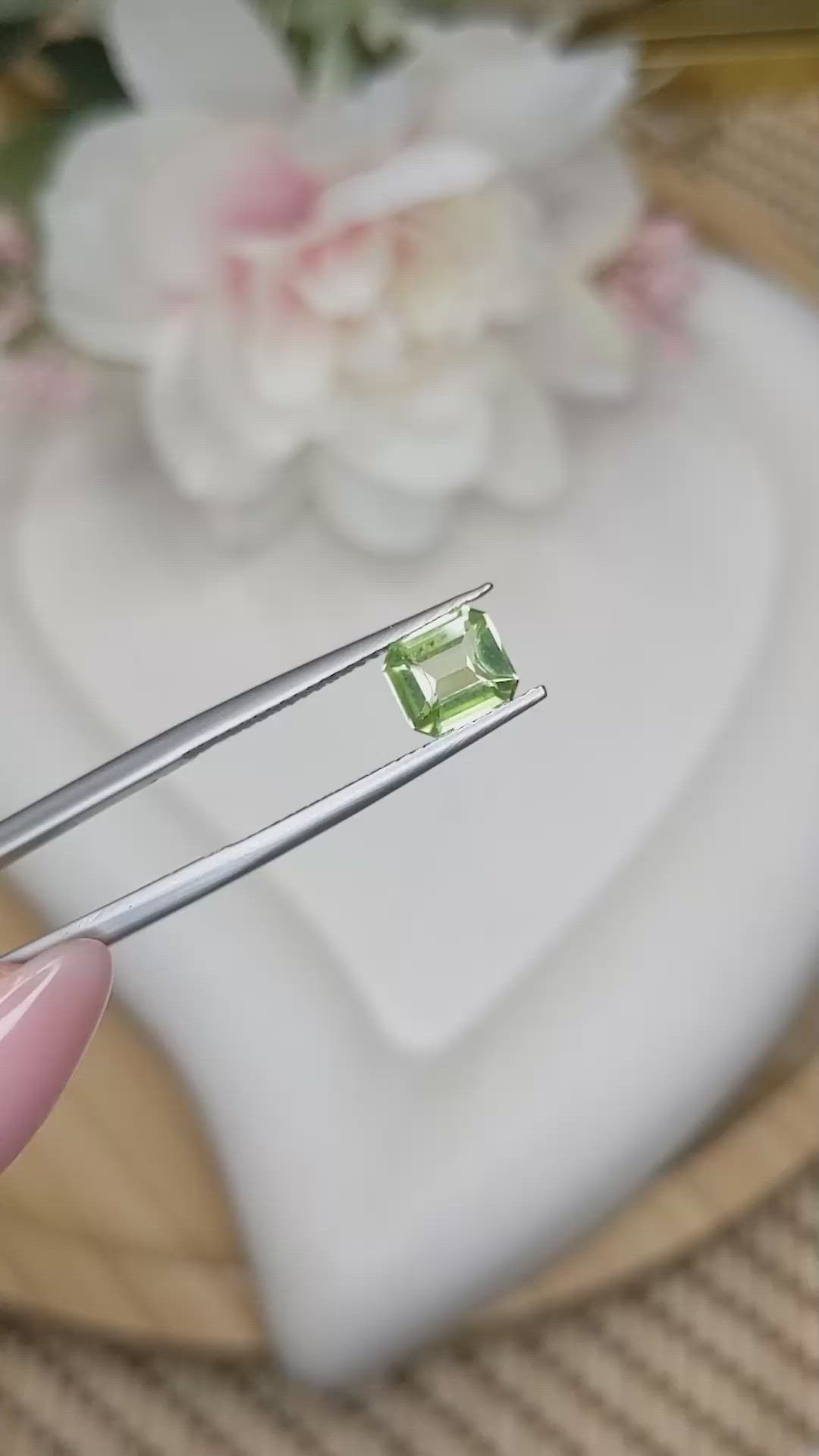 0.95 Ct. Green (Lime Green) Peridot from Pakistan Size Video