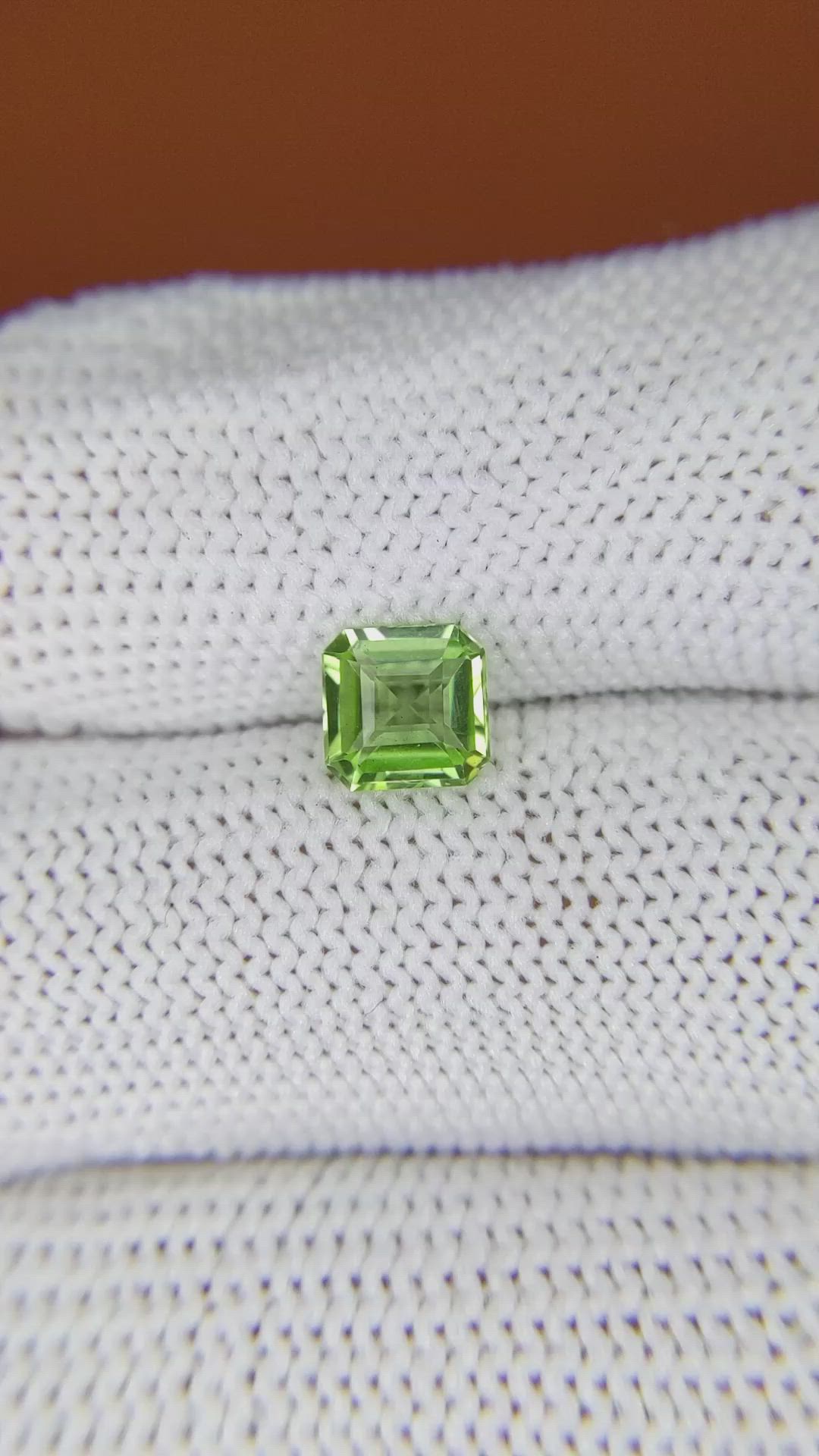 0.95 Ct. Green (Lime Green) Peridot from Pakistan Size Video