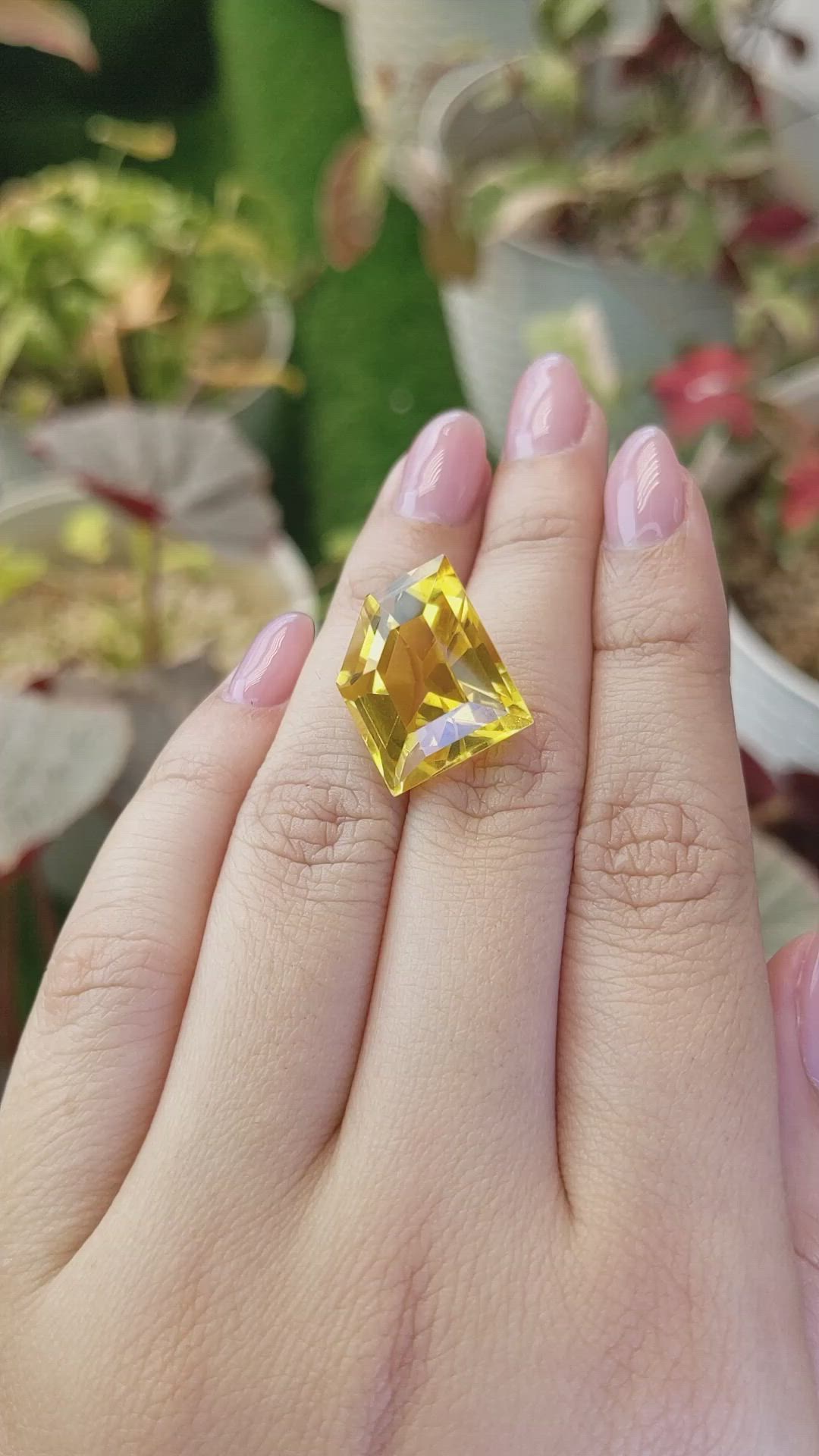 18.81 Ct. Yellow Citrine from Ceylon (Sri Lanka) Size Video