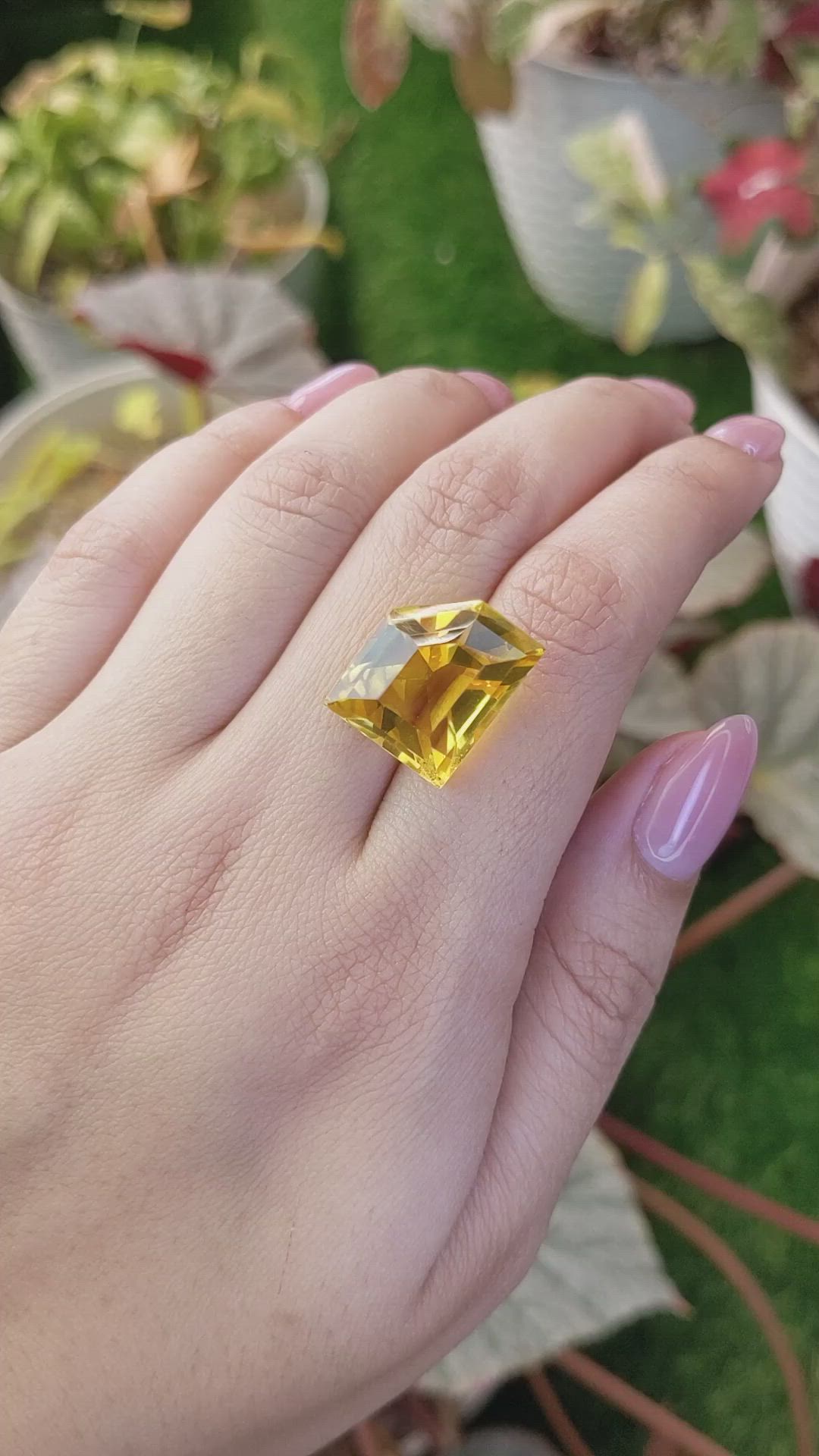 18.81 Ct. Yellow Citrine from Ceylon (Sri Lanka) Size Video