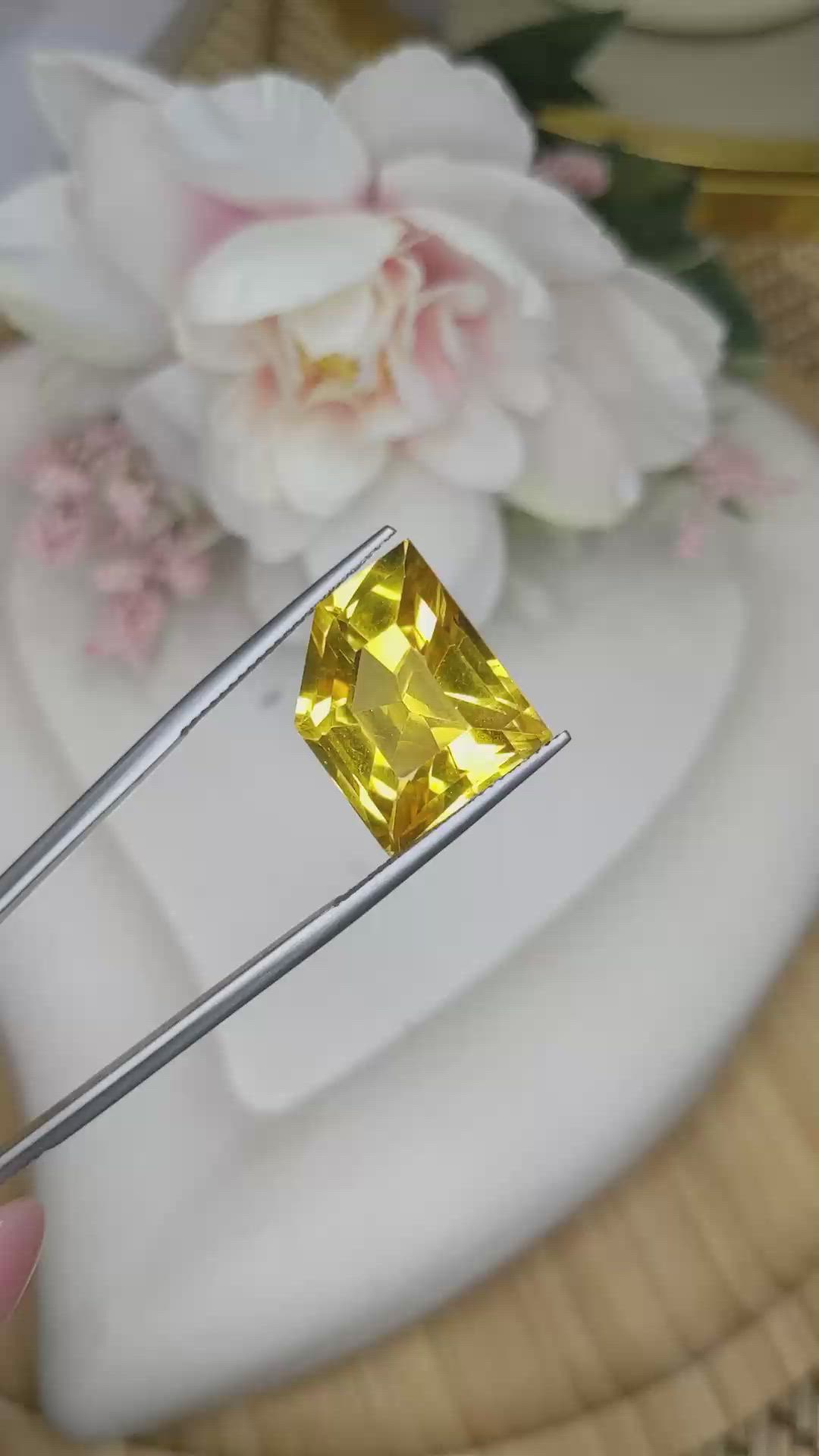 18.81 Ct. Yellow Citrine from Ceylon (Sri Lanka) Size Video
